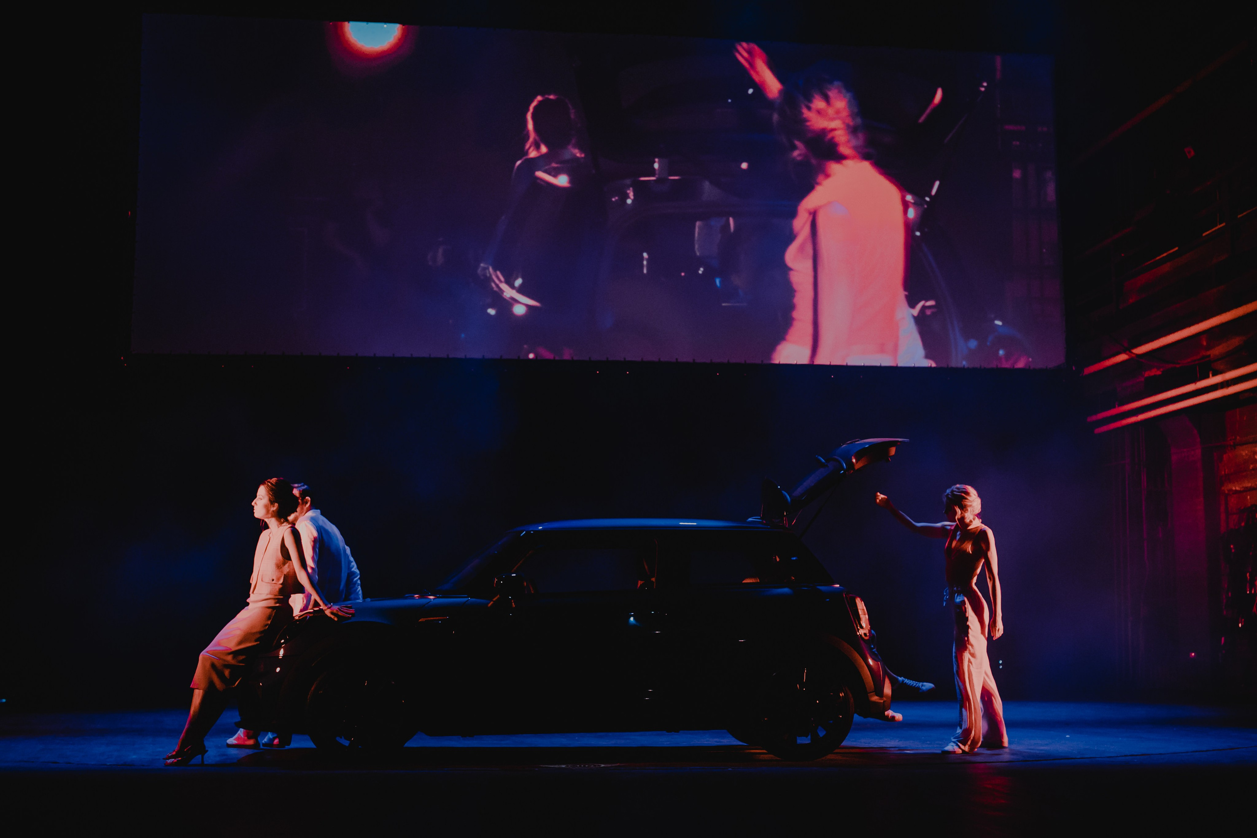 New MINI Cooper в Гоголь Центре. Репортажный, event, концертный и backstage фотограф из Москвы Виталий Кривцов