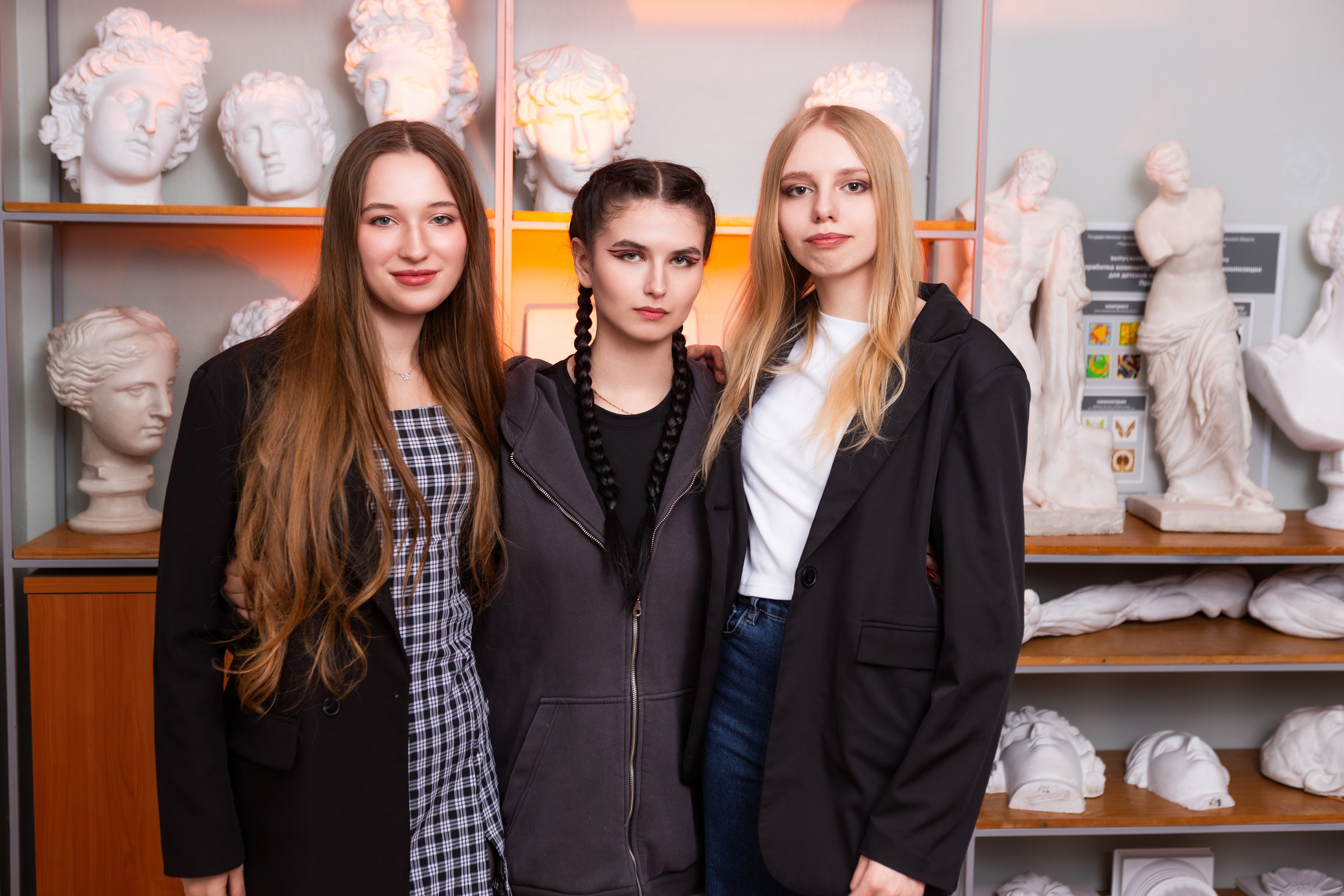 ФОТОСЕССИЯ В АУДИТОРИИ ДЛЯ БУДУЩИХ УЧИТЕЛЕЙ — выпускников Чернского профессионально-педагогического колледжа. ТВОЙ АЛЬБОМ / ТВОИ ПРАВИЛА