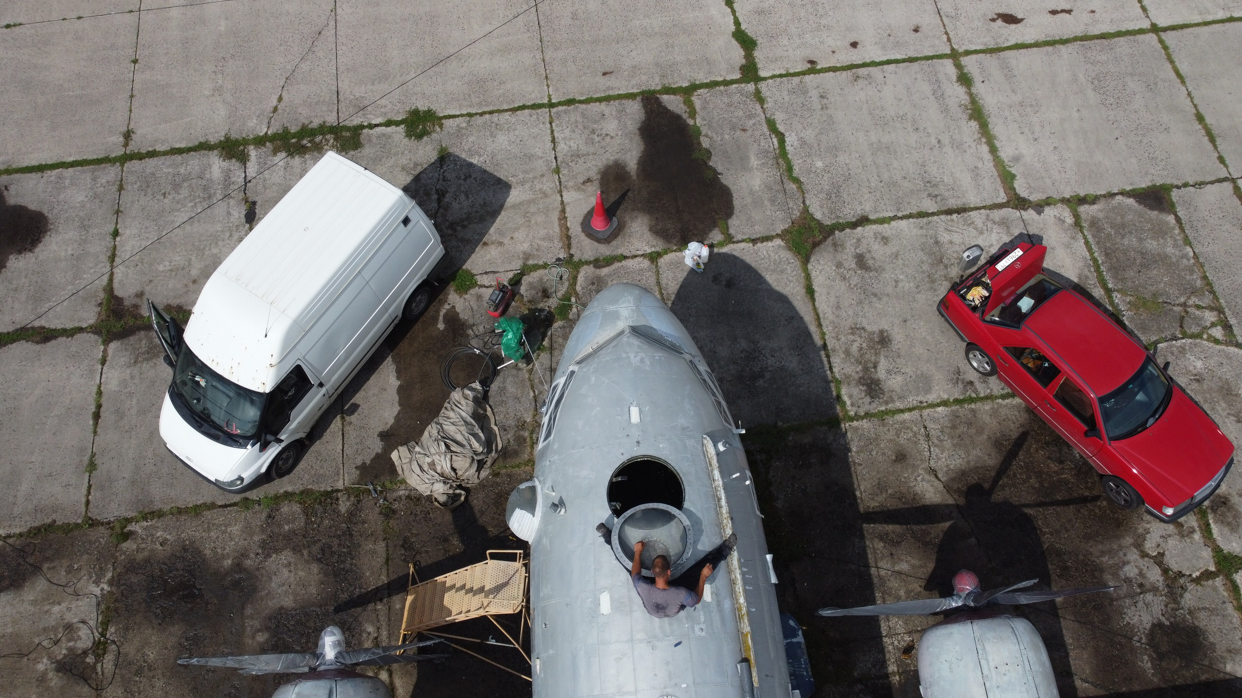 Ил-14Т «Голубая Мечта» — смывка краски (2021 г.). Фотоальбом показывающий увлекательный мир авиации и мир медведей Андрея Иванова