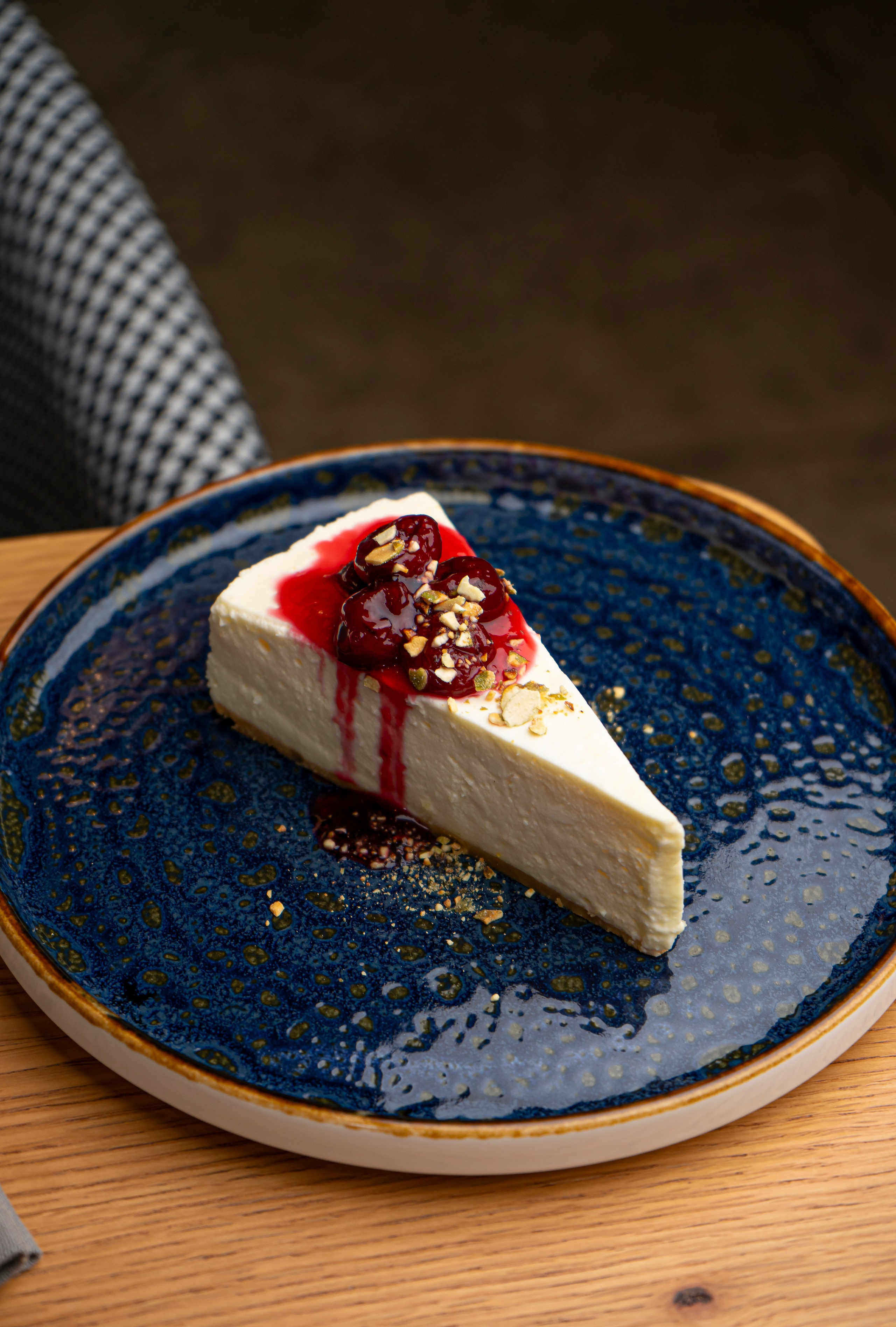 Классический чизкейк с ягодным джемом