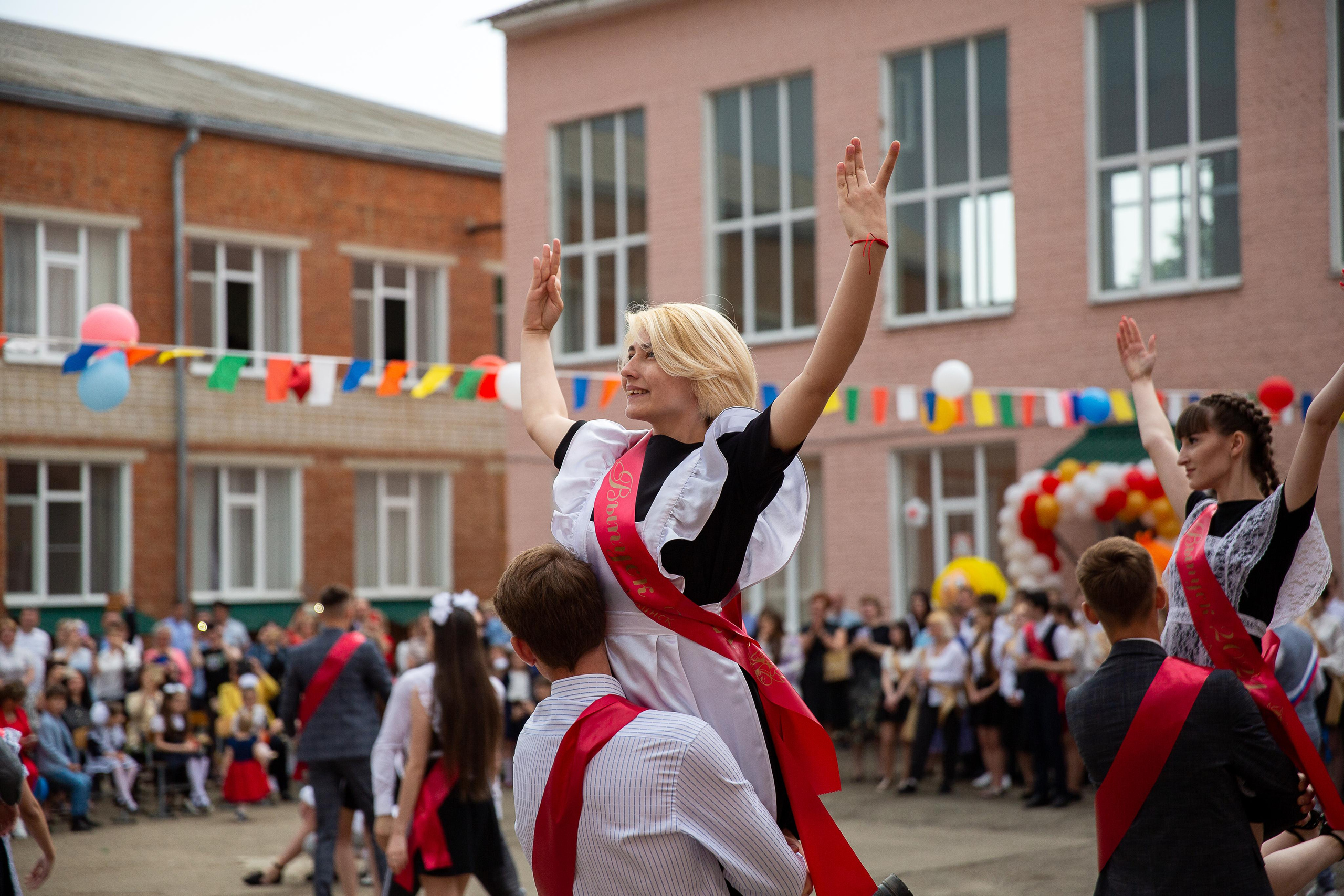 Последний звонок школа№ 3 2021 год. Видеосьемка, фотосьемка свадеб, юбилеев, утренников в Краснодарском кр