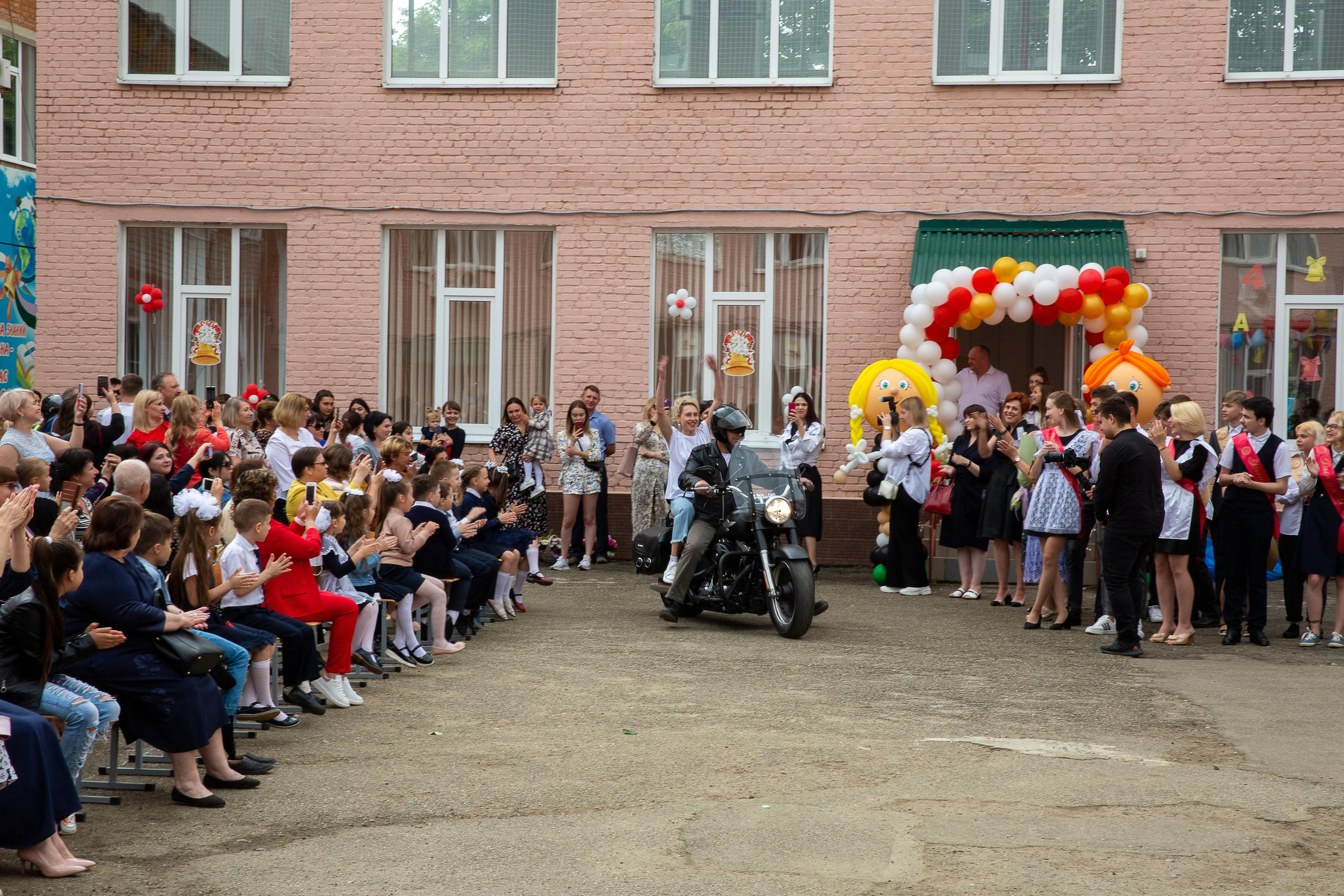 Последний звонок школа№ 3 2021 год. Видеосьемка, фотосьемка свадеб, юбилеев, утренников в Краснодарском кр