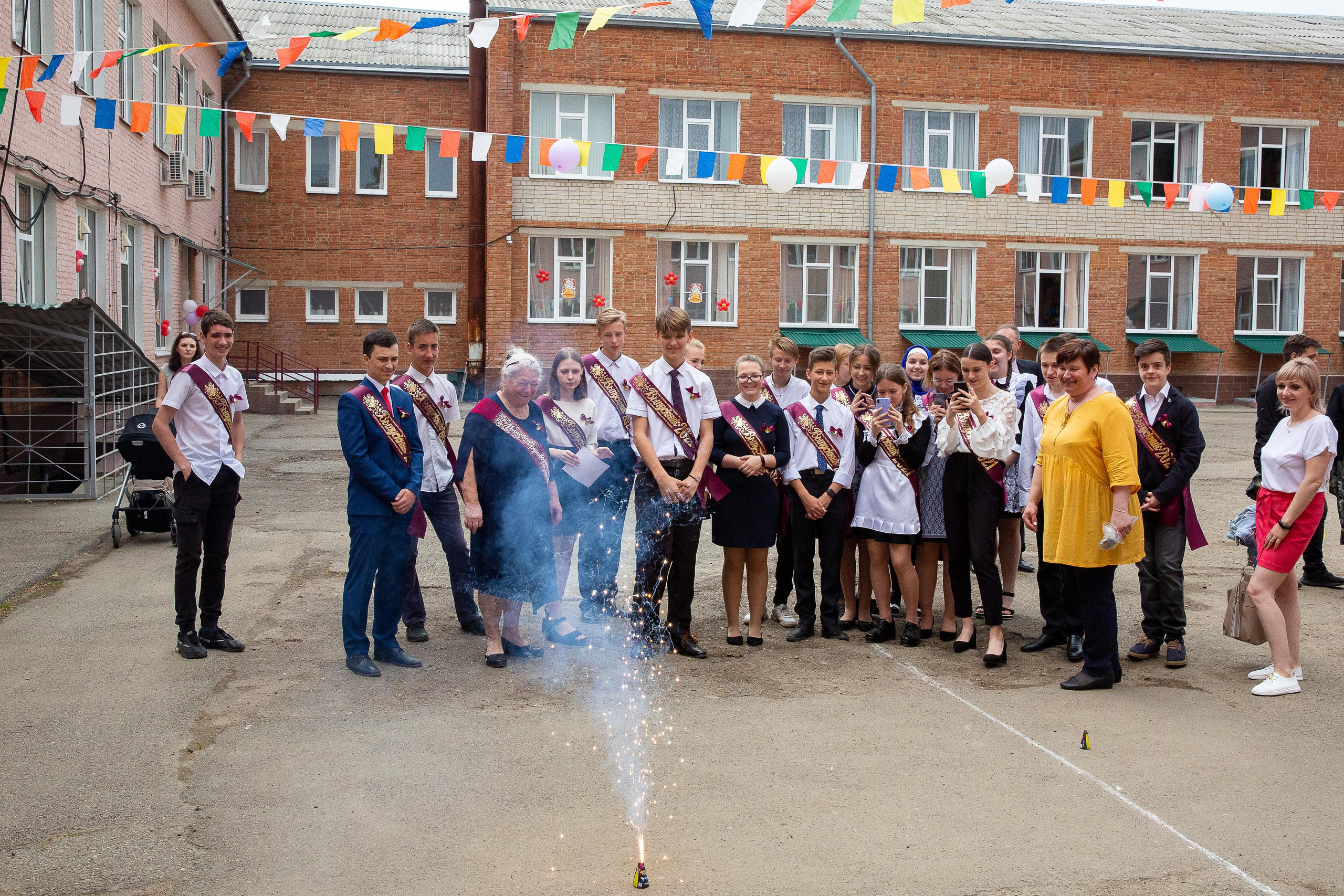 Последний звонок школа№ 3 2021 год. Видеосьемка, фотосьемка свадеб, юбилеев, утренников в Краснодарском кр