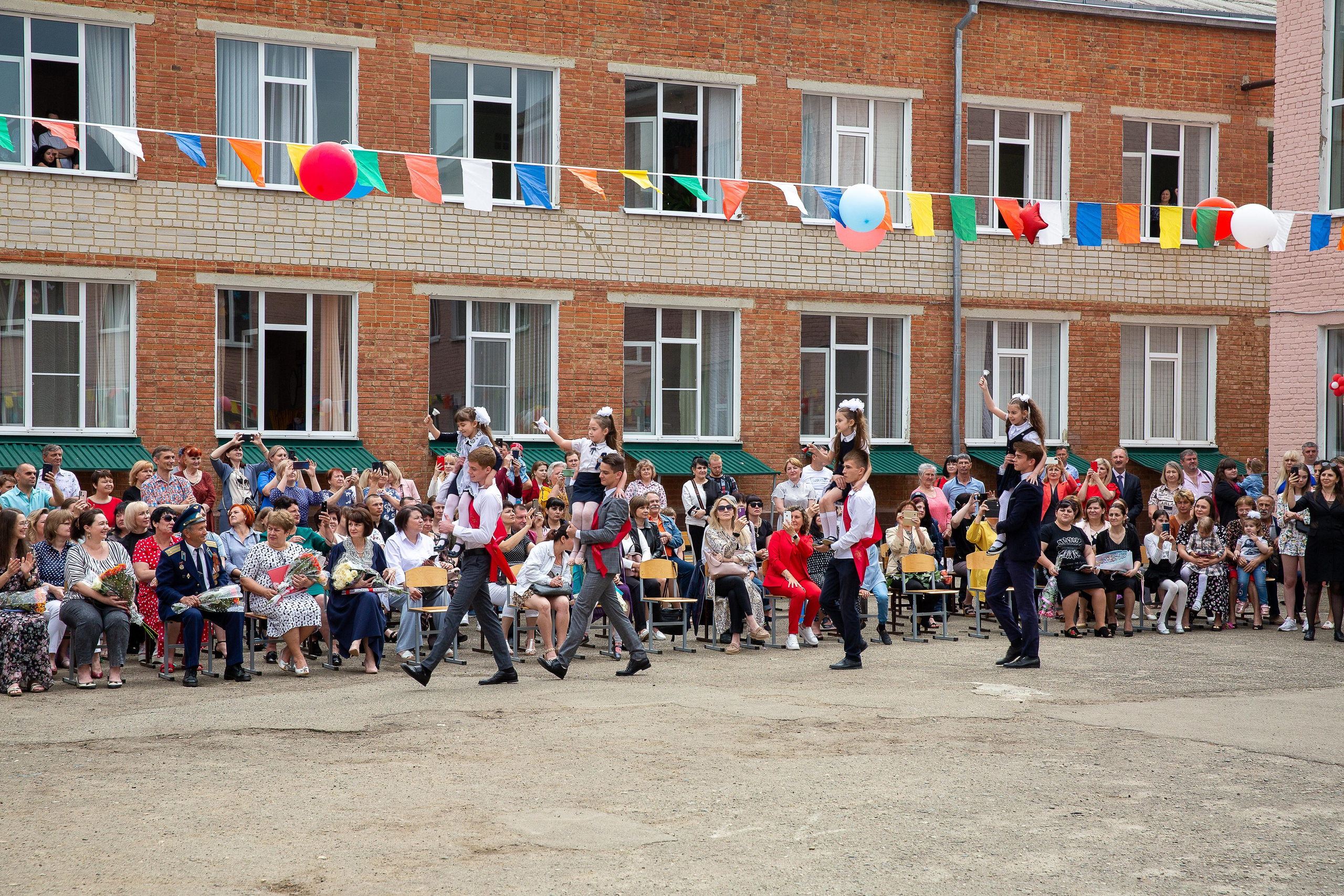 Последний звонок школа№ 3 2021 год. Видеосьемка, фотосьемка свадеб, юбилеев, утренников в Краснодарском кр