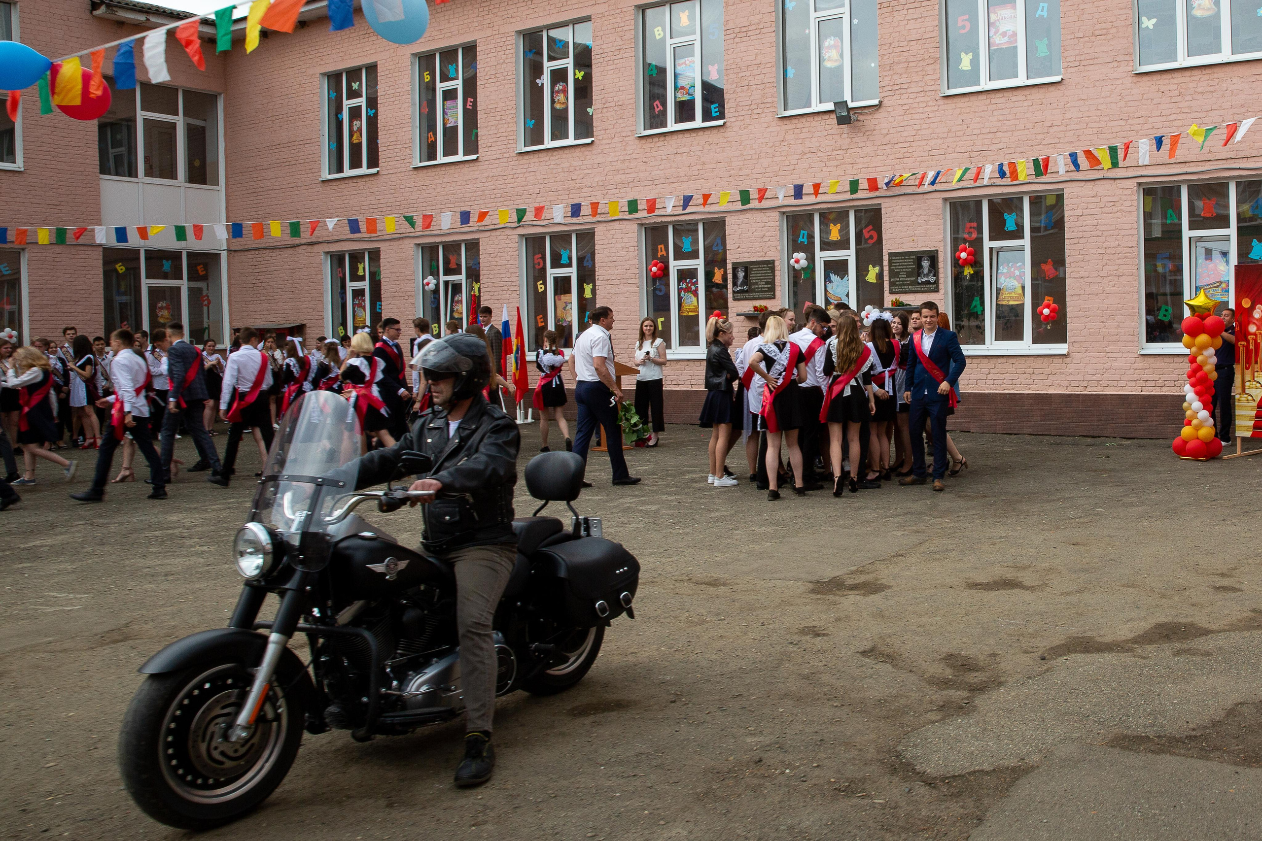 Последний звонок школа№ 3 2021 год. Видеосьемка, фотосьемка свадеб, юбилеев, утренников в Краснодарском кр