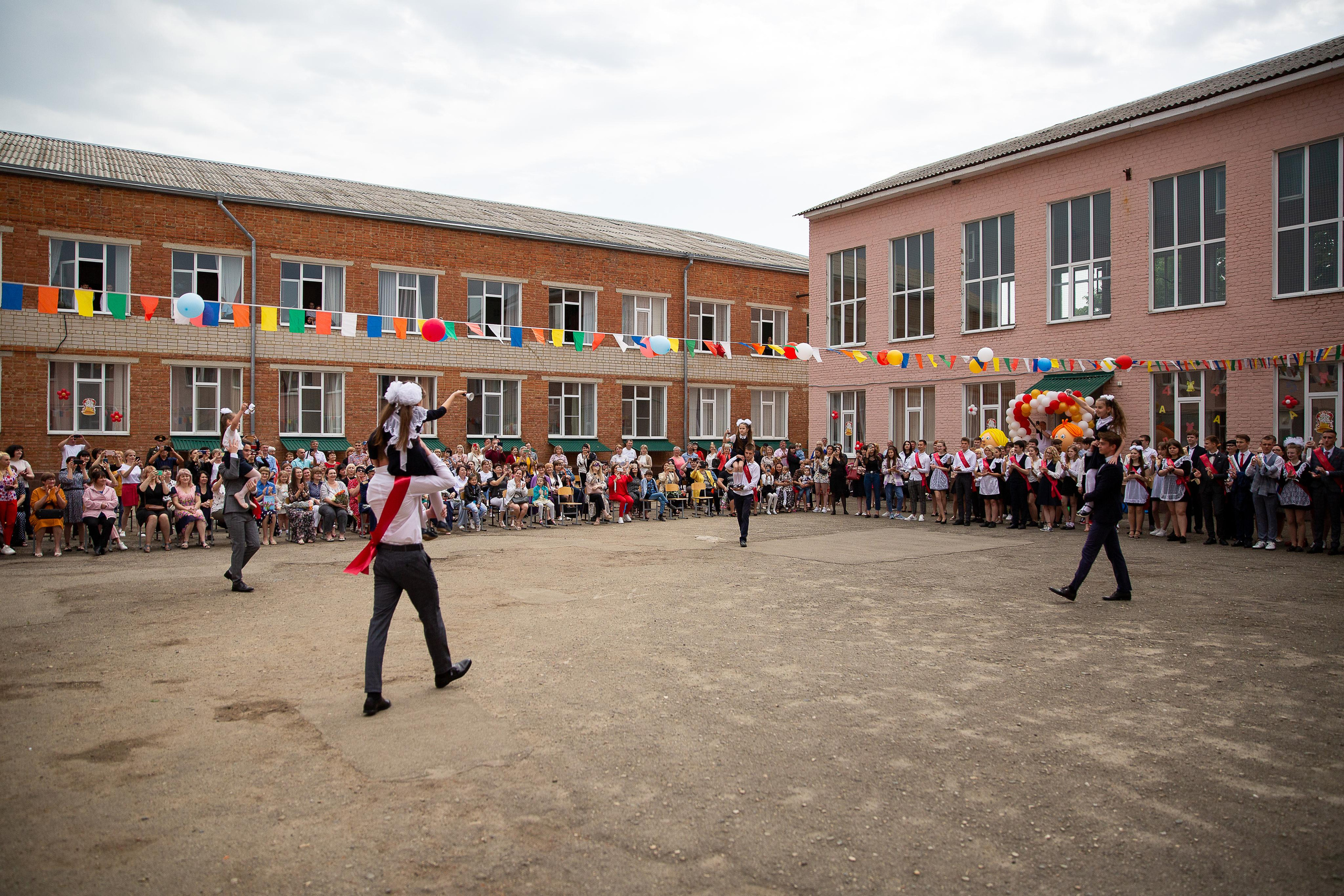 Последний звонок школа№ 3 2021 год. Видеосьемка, фотосьемка свадеб, юбилеев, утренников в Краснодарском кр