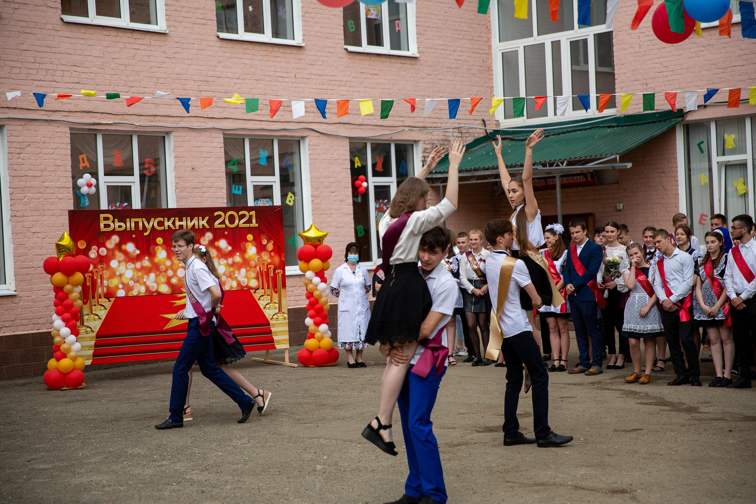 Последний звонок школа№ 3 2021 год. Видеосьемка, фотосьемка свадеб, юбилеев, утренников в Краснодарском кр