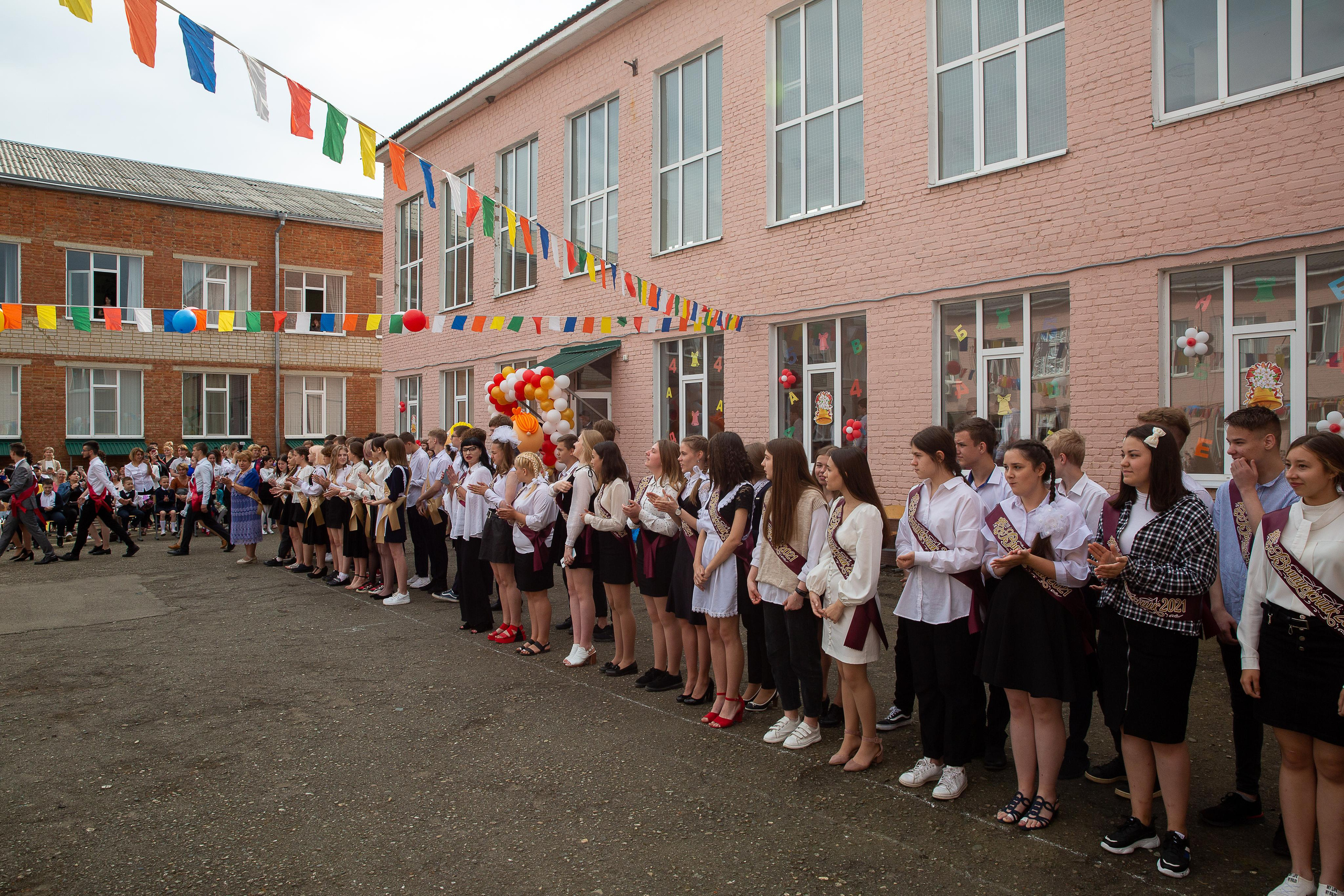 Последний звонок школа№ 3 2021 год. Видеосьемка, фотосьемка свадеб, юбилеев, утренников в Краснодарском кр