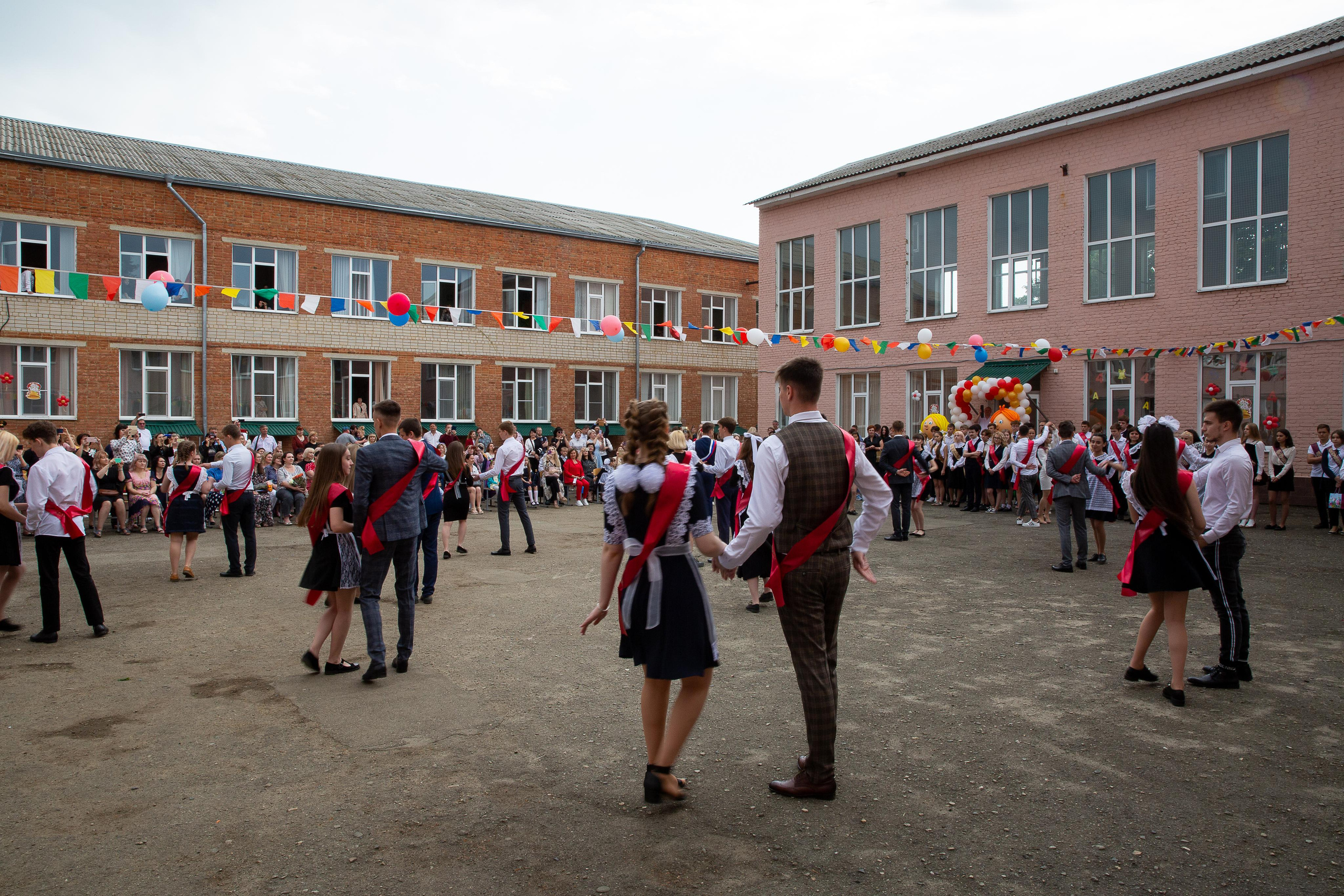 Последний звонок школа№ 3 2021 год. Видеосьемка, фотосьемка свадеб, юбилеев, утренников в Краснодарском кр