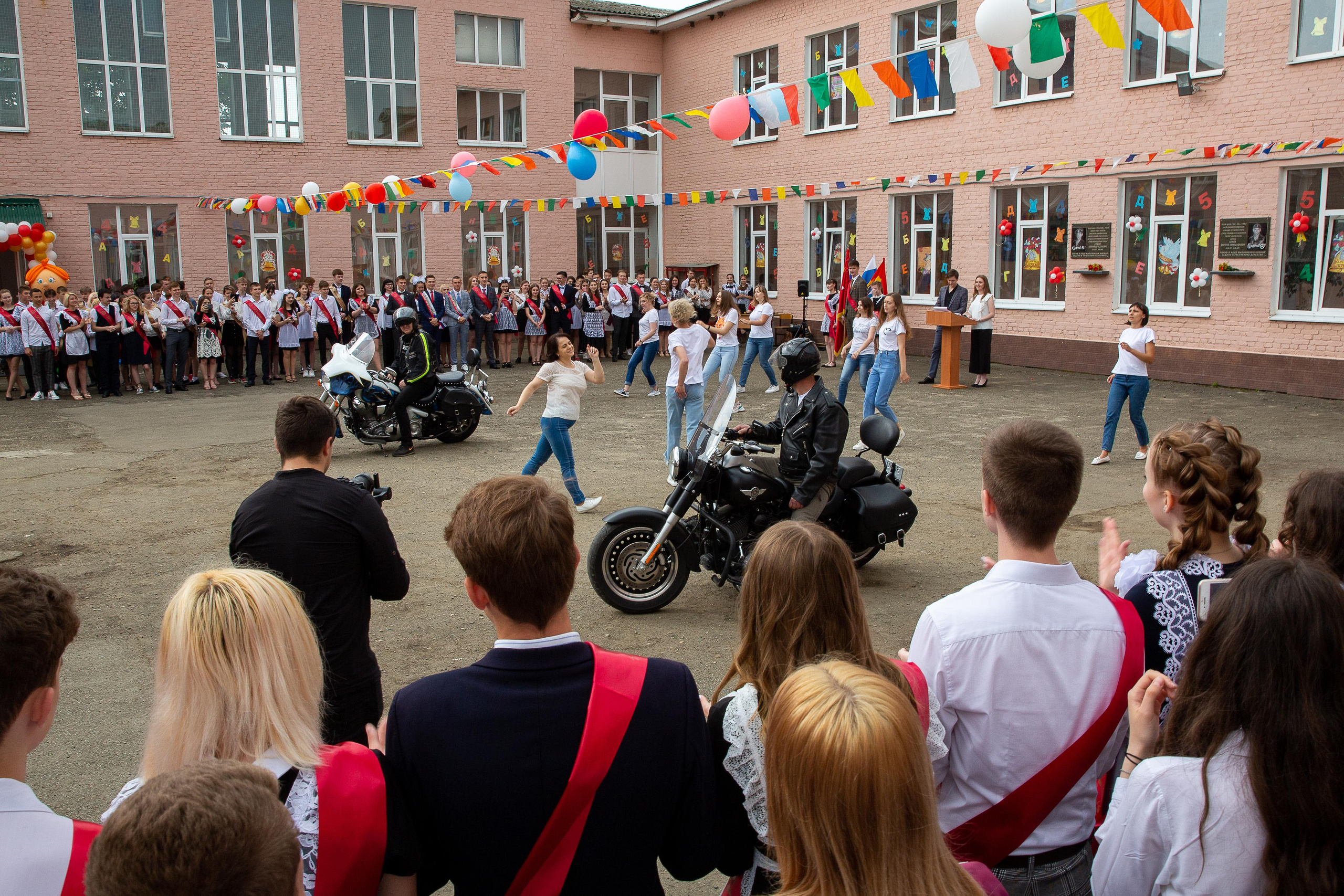 Последний звонок школа№ 3 2021 год. Видеосьемка, фотосьемка свадеб, юбилеев, утренников в Краснодарском кр