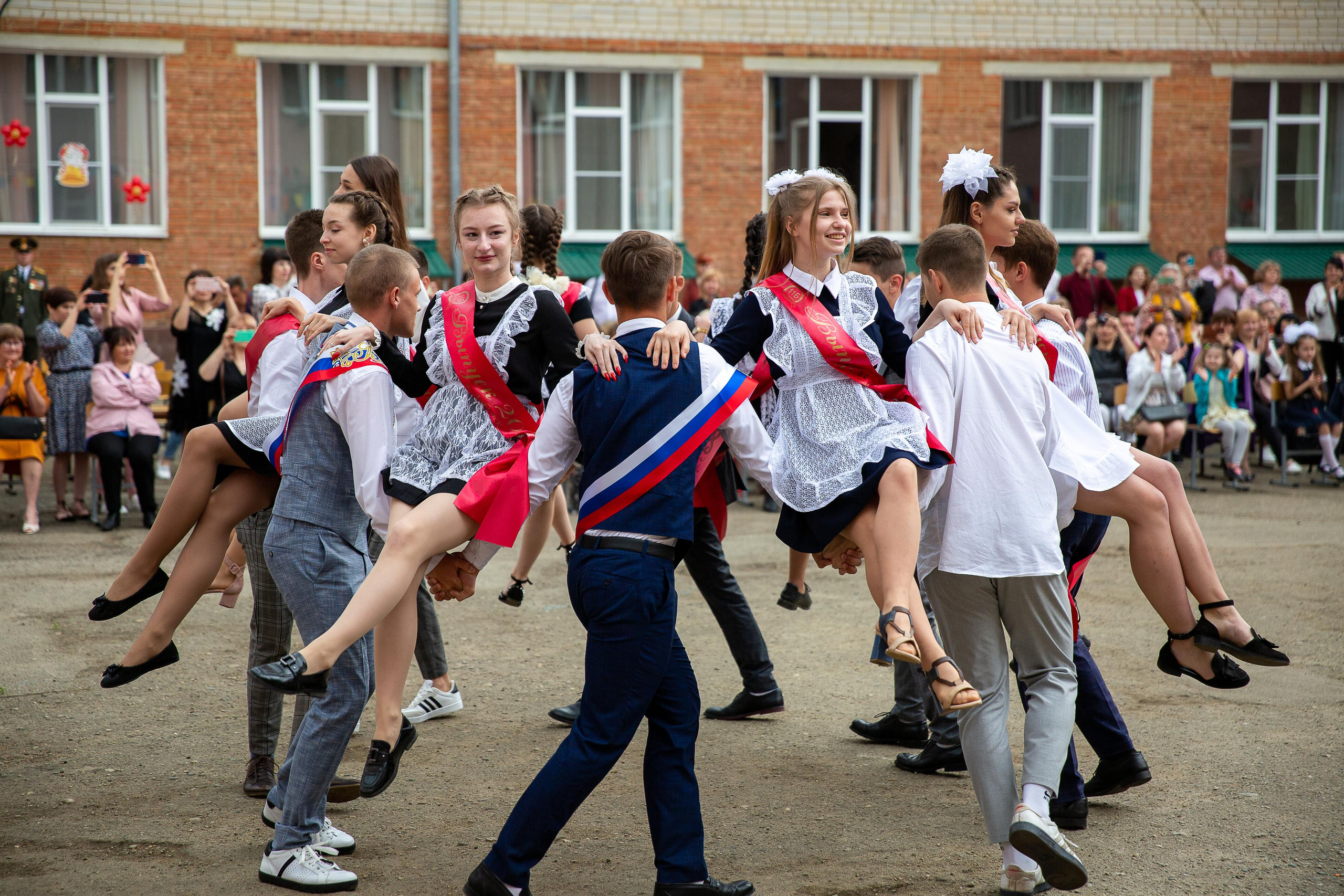 Последний звонок школа№ 3 2021 год. Видеосьемка, фотосьемка свадеб, юбилеев, утренников в Краснодарском кр