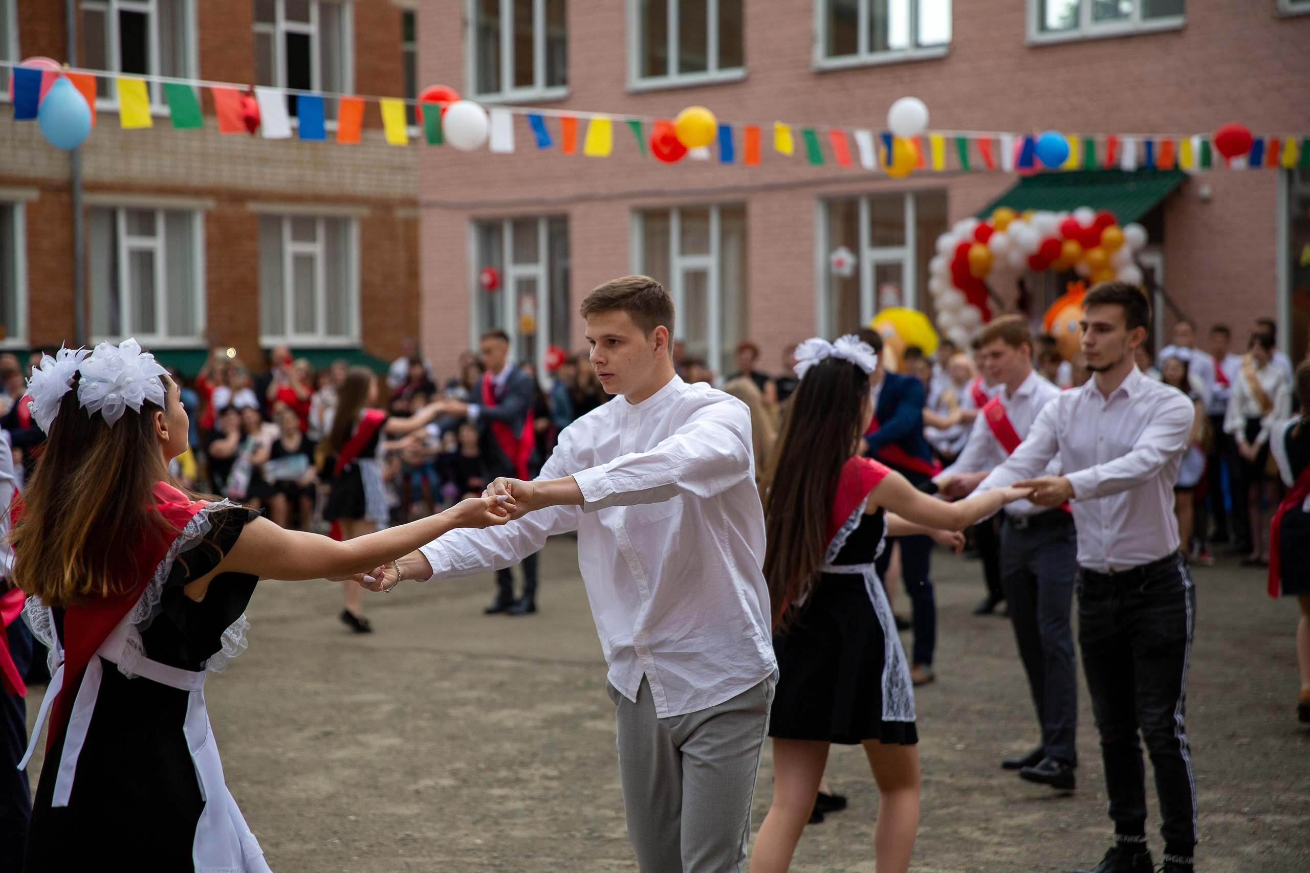 Последний звонок школа№ 3 2021 год. Видеосьемка, фотосьемка свадеб, юбилеев, утренников в Краснодарском кр