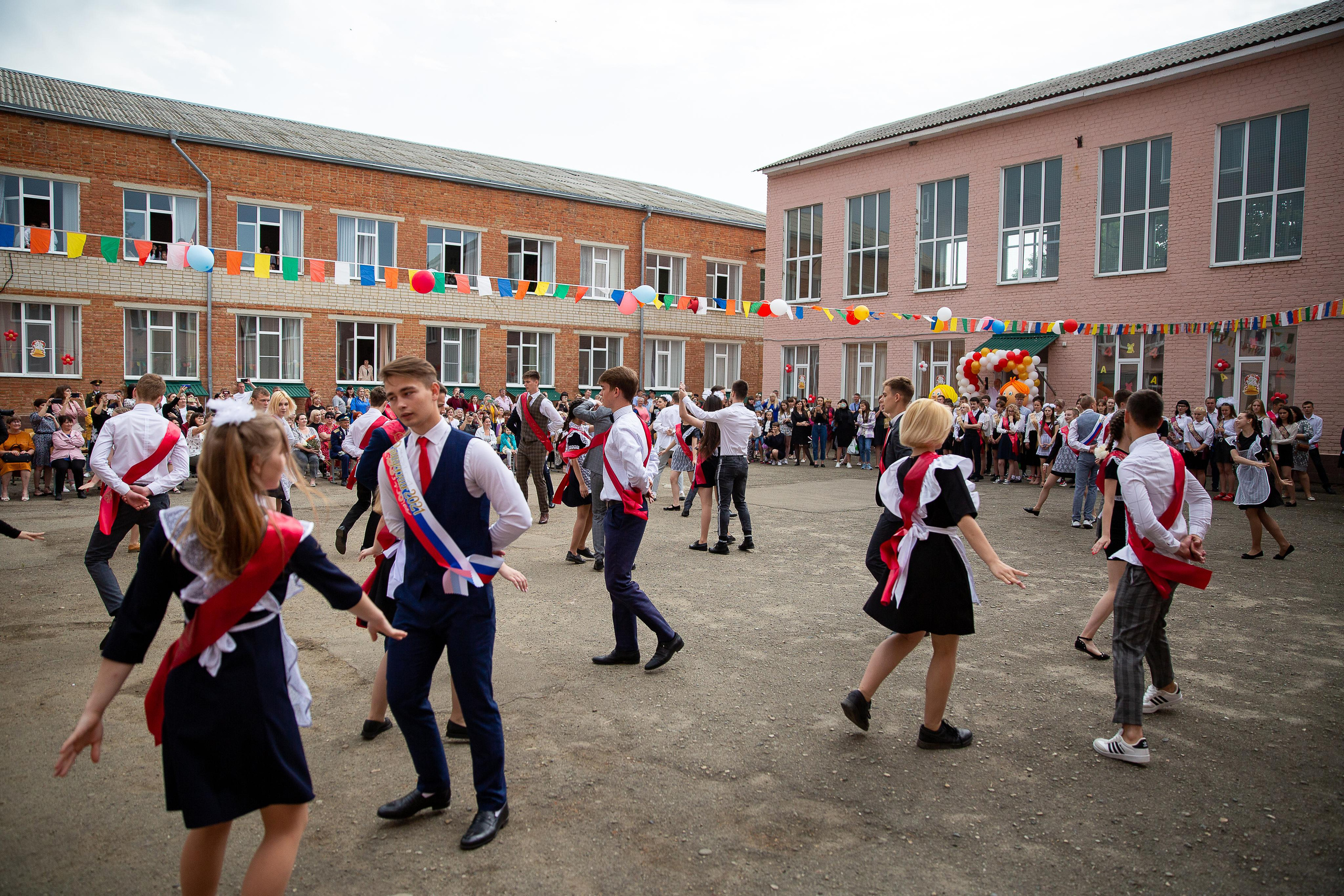 Последний звонок школа№ 3 2021 год. Видеосьемка, фотосьемка свадеб, юбилеев, утренников в Краснодарском кр