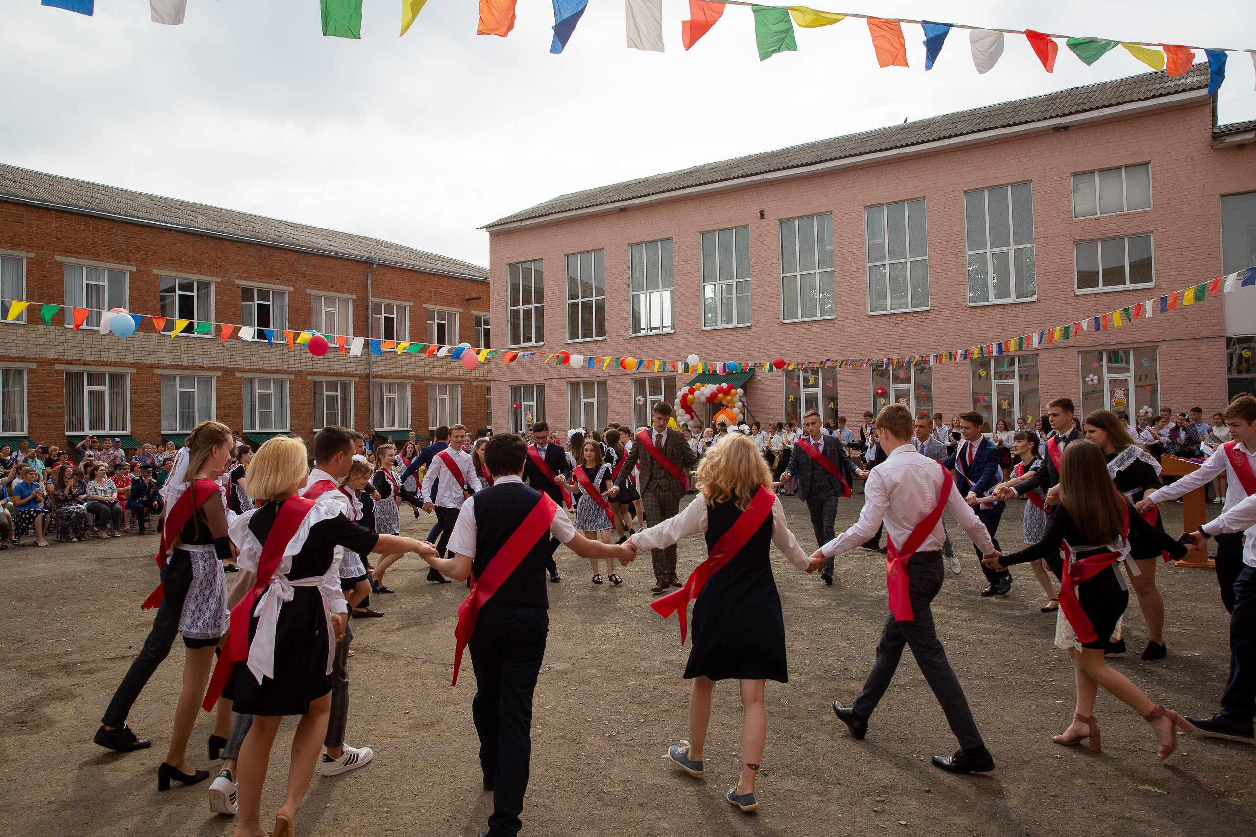 Последний звонок школа№ 3 2021 год. Видеосьемка, фотосьемка свадеб, юбилеев, утренников в Краснодарском кр