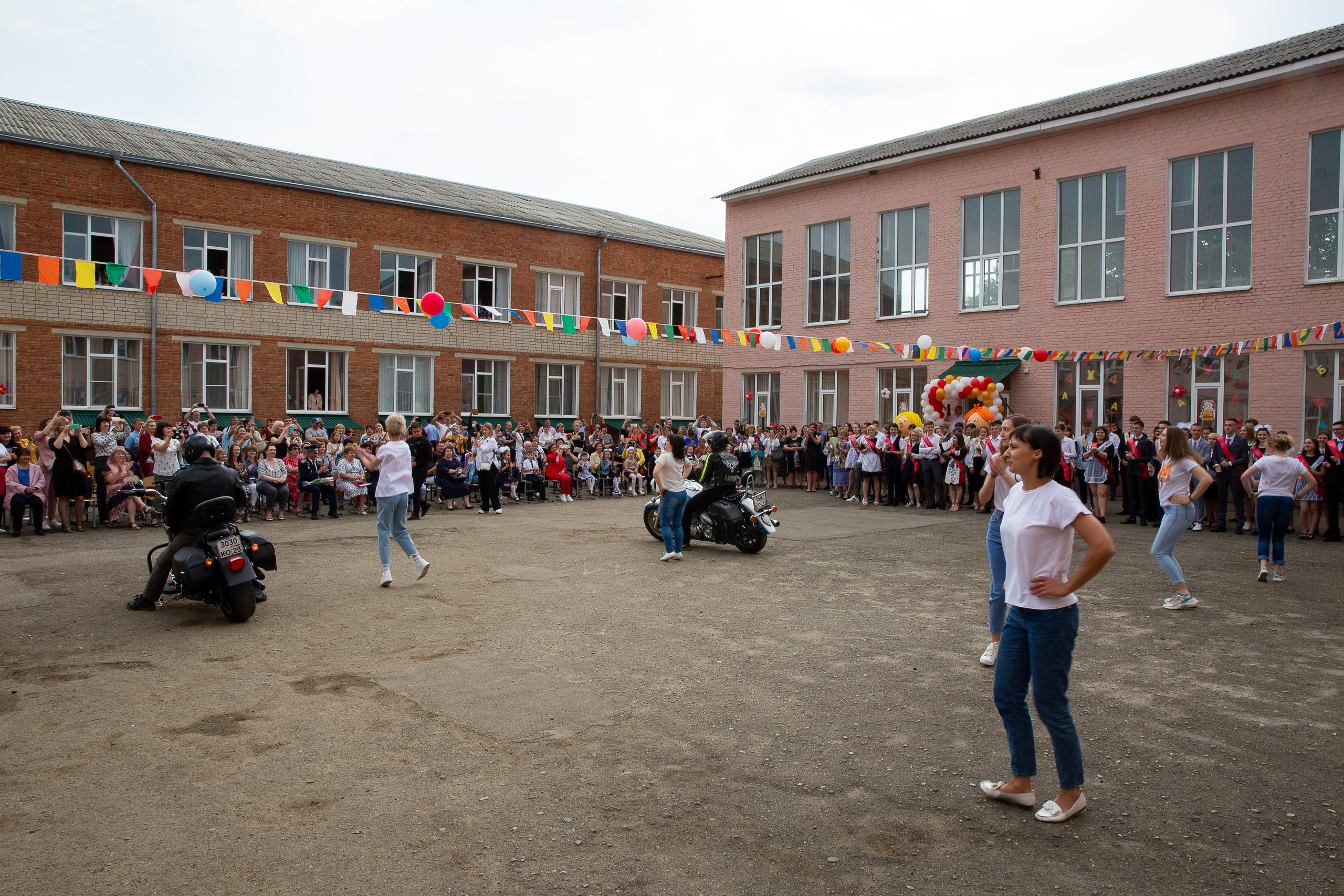 Последний звонок школа№ 3 2021 год. Видеосьемка, фотосьемка свадеб, юбилеев, утренников в Краснодарском кр