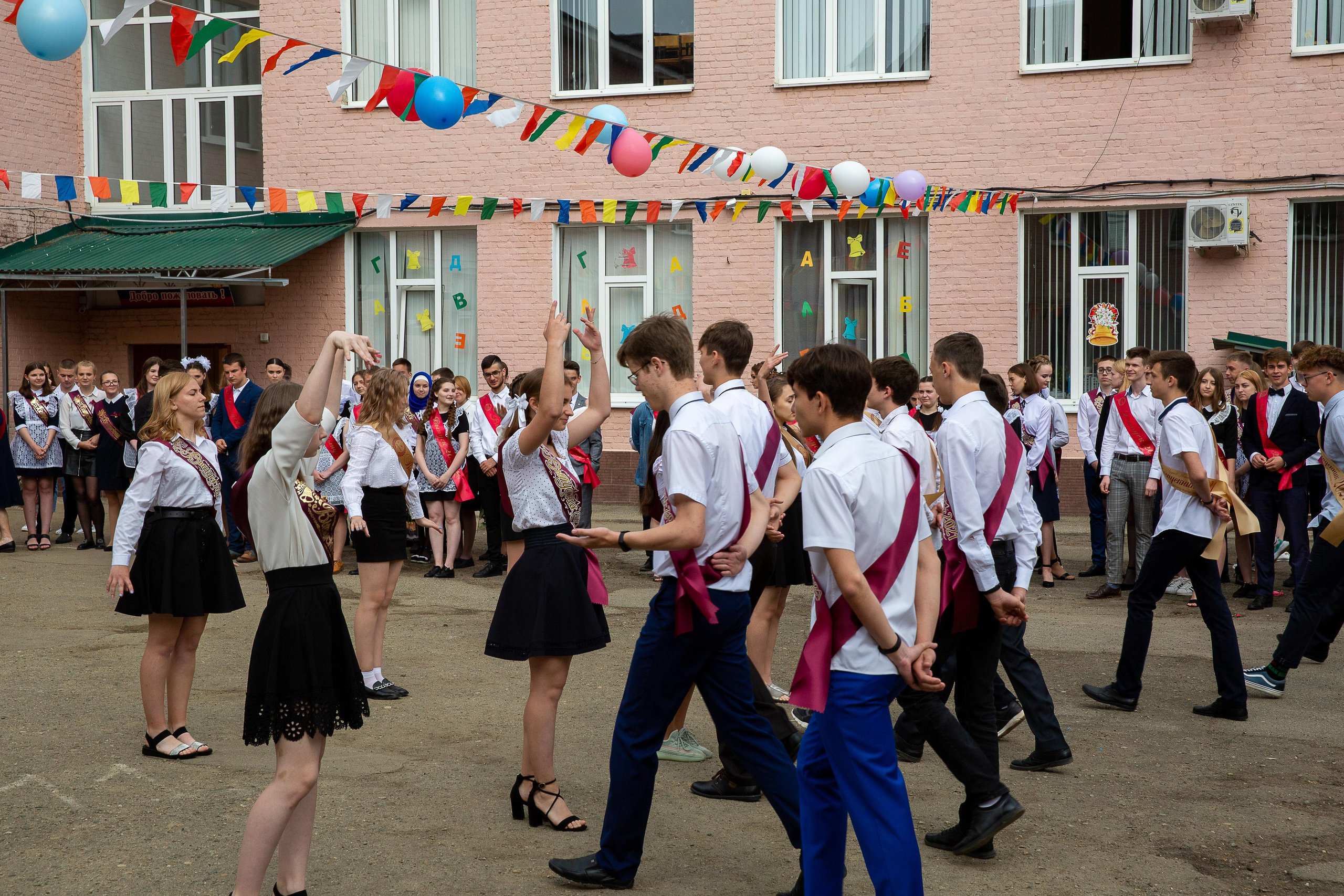 Последний звонок школа№ 3 2021 год. Видеосьемка, фотосьемка свадеб, юбилеев, утренников в Краснодарском кр