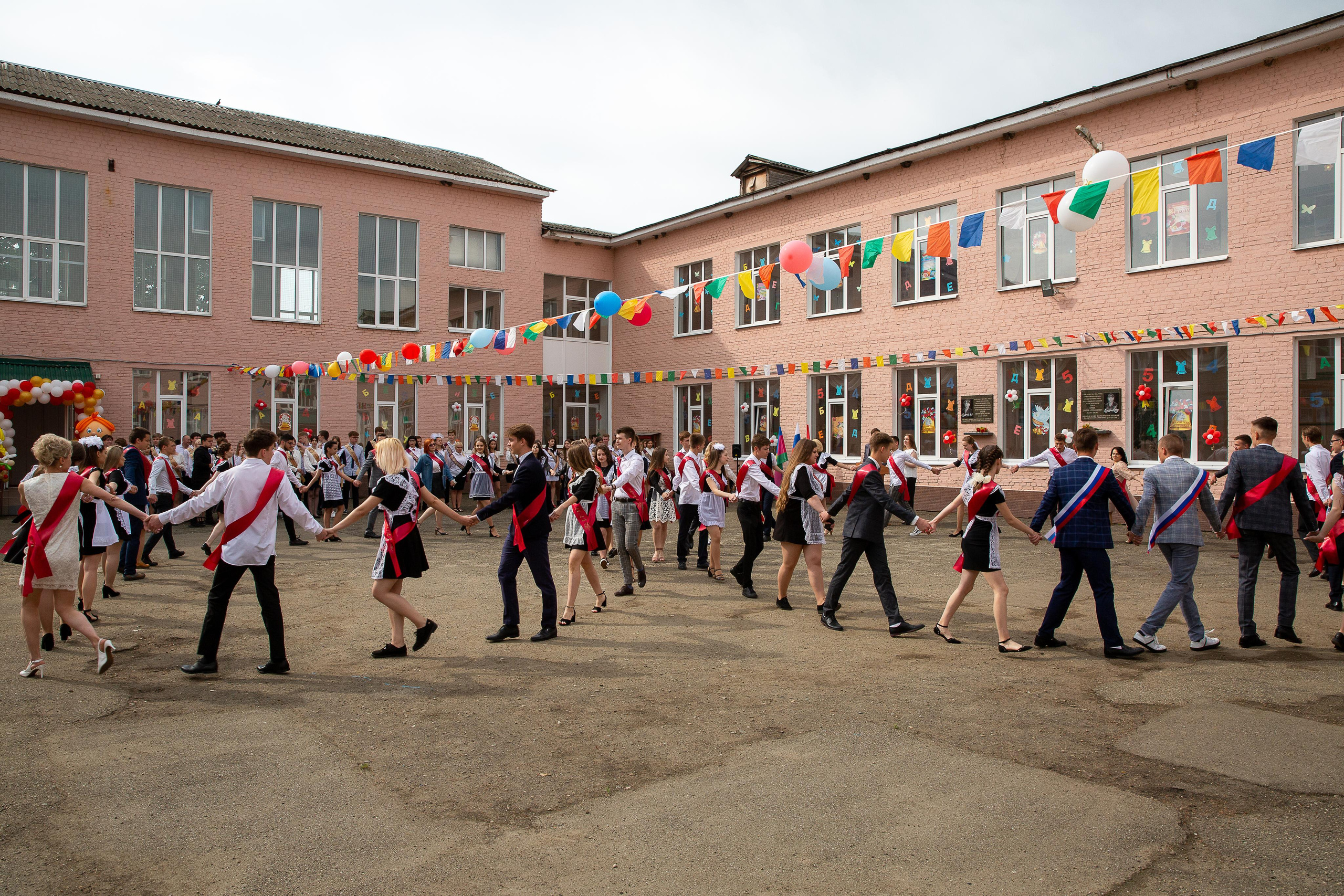 Последний звонок школа№ 3 2021 год. Видеосьемка, фотосьемка свадеб, юбилеев, утренников в Краснодарском кр