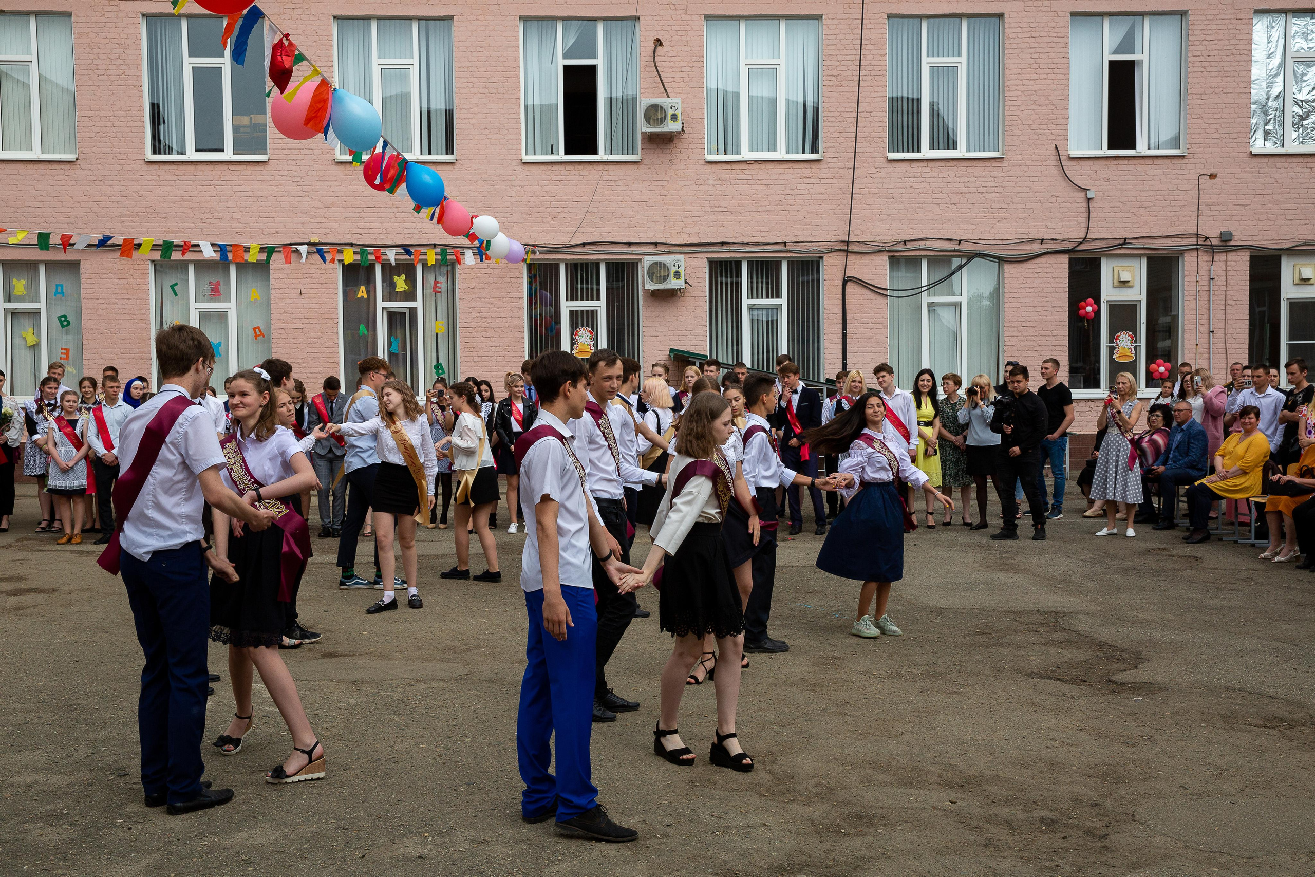 Последний звонок школа№ 3 2021 год. Видеосьемка, фотосьемка свадеб, юбилеев, утренников в Краснодарском кр