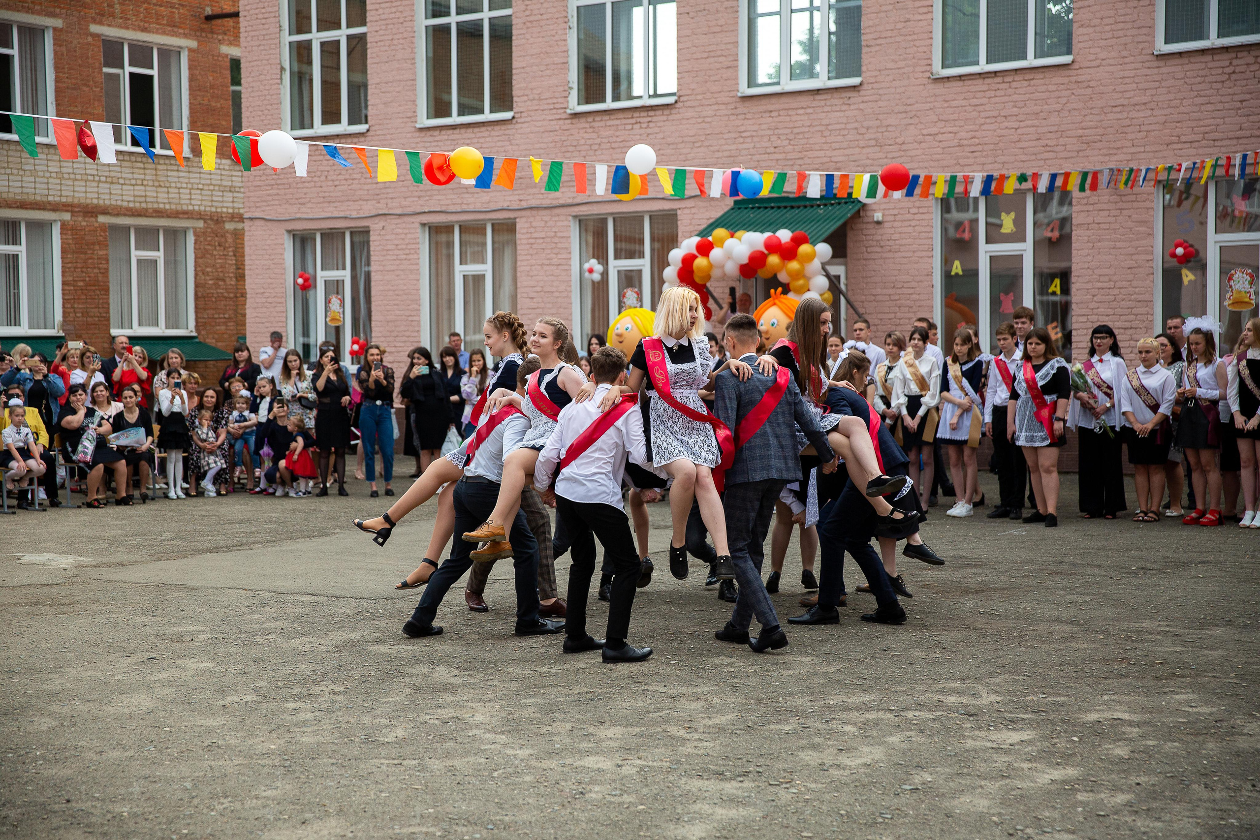 Последний звонок школа№ 3 2021 год. Видеосьемка, фотосьемка свадеб, юбилеев, утренников в Краснодарском кр
