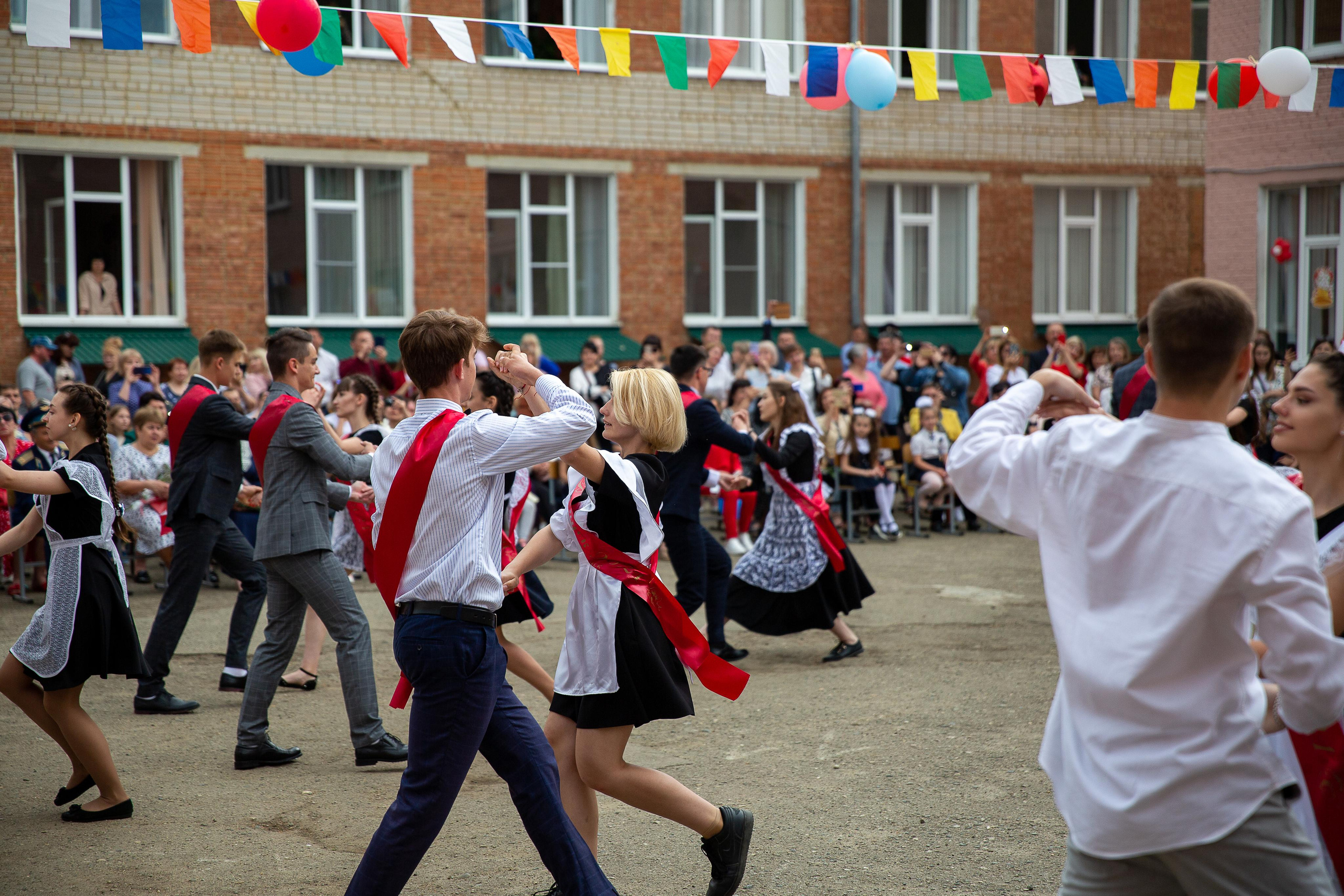 Последний звонок школа№ 3 2021 год. Видеосьемка, фотосьемка свадеб, юбилеев, утренников в Краснодарском кр