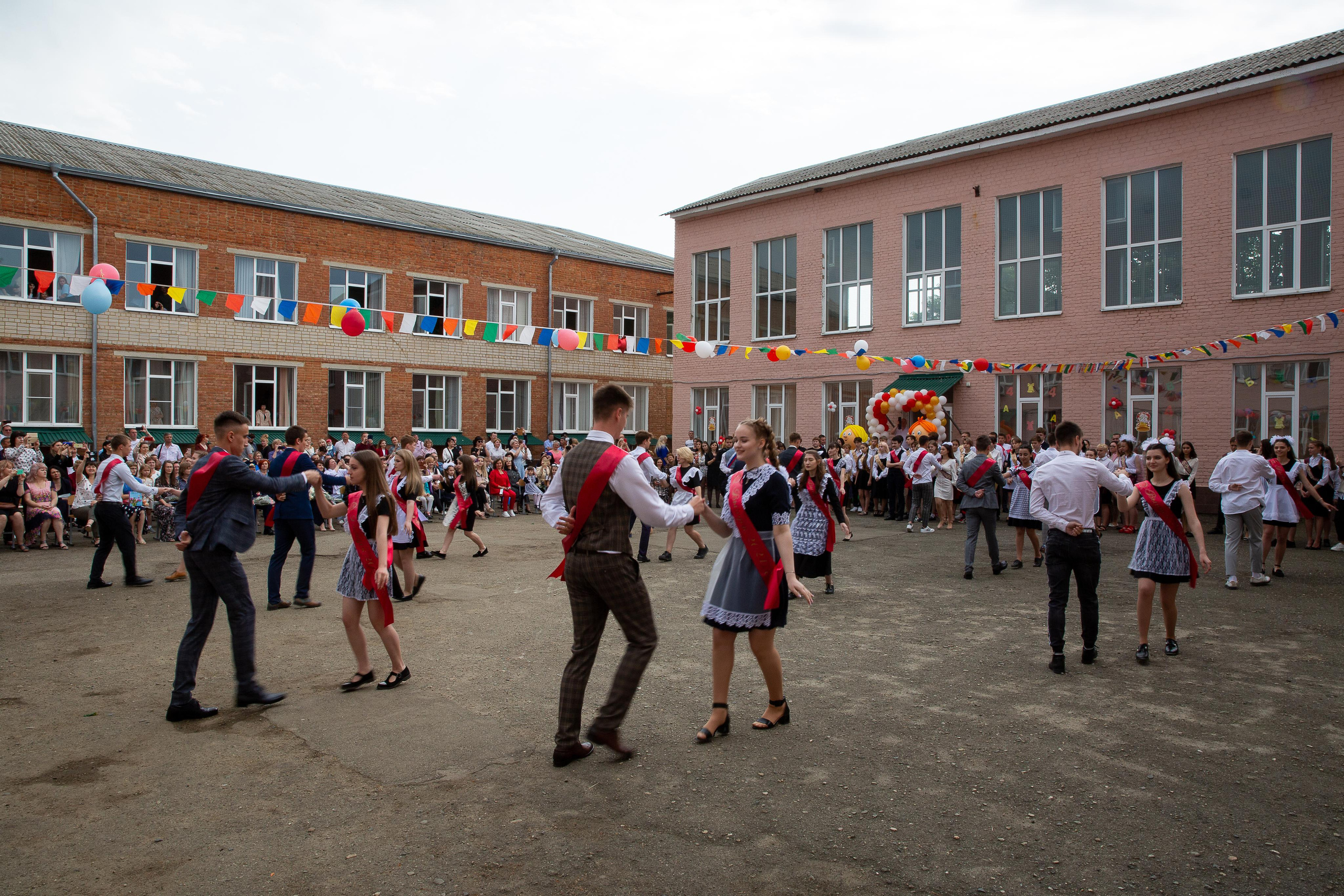 Последний звонок школа№ 3 2021 год. Видеосьемка, фотосьемка свадеб, юбилеев, утренников в Краснодарском кр