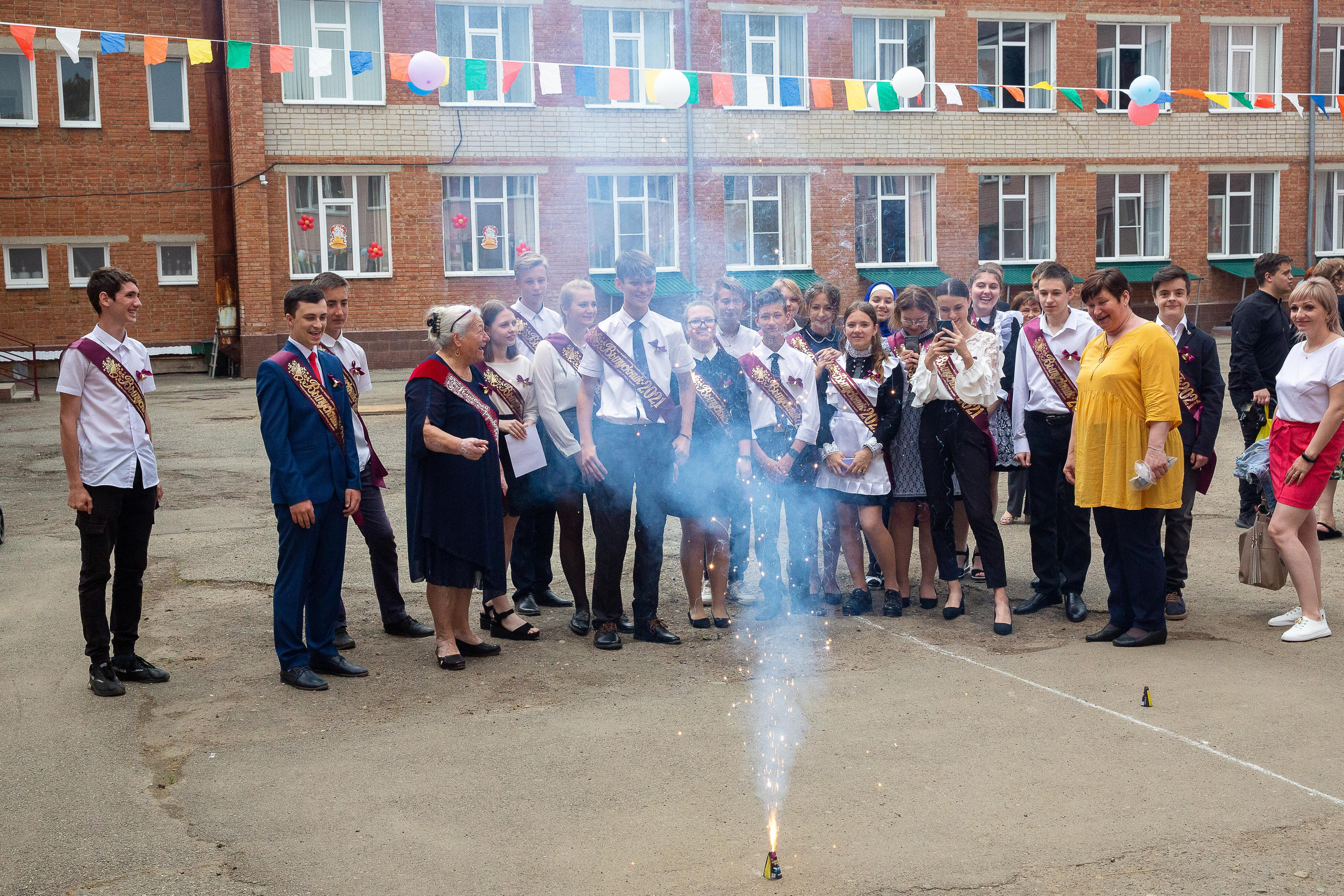 Последний звонок школа№ 3 2021 год. Видеосьемка, фотосьемка свадеб, юбилеев, утренников в Краснодарском кр