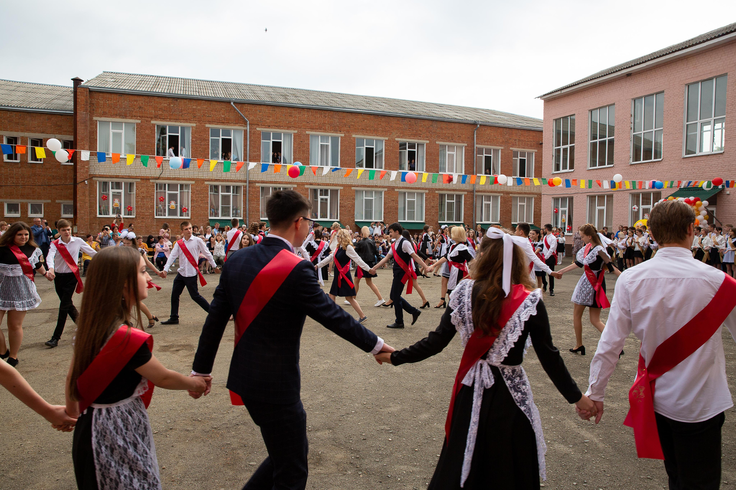 Последний звонок школа№ 3 2021 год. Видеосьемка, фотосьемка свадеб, юбилеев, утренников в Краснодарском кр
