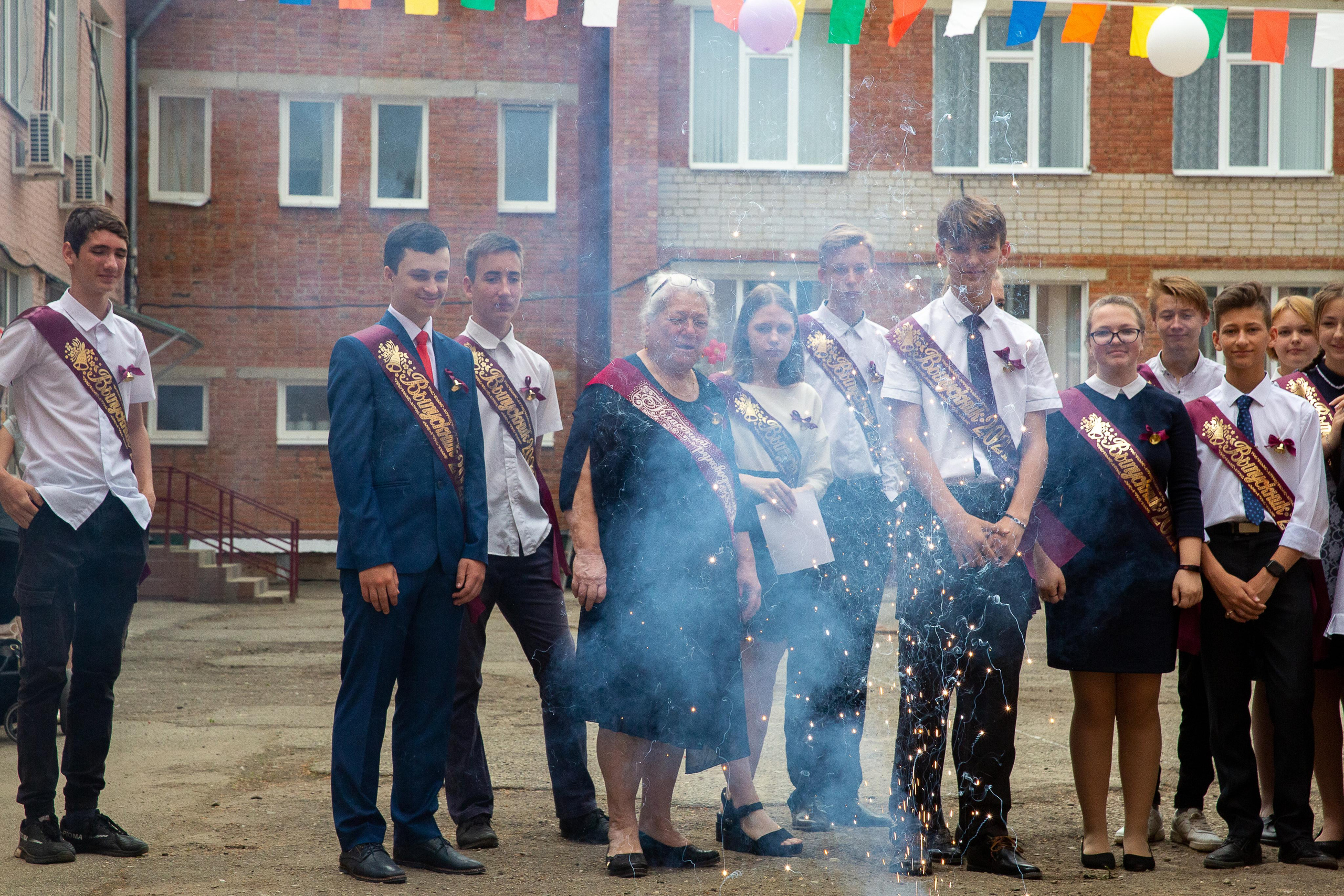 Последний звонок школа№ 3 2021 год. Видеосьемка, фотосьемка свадеб, юбилеев, утренников в Краснодарском кр