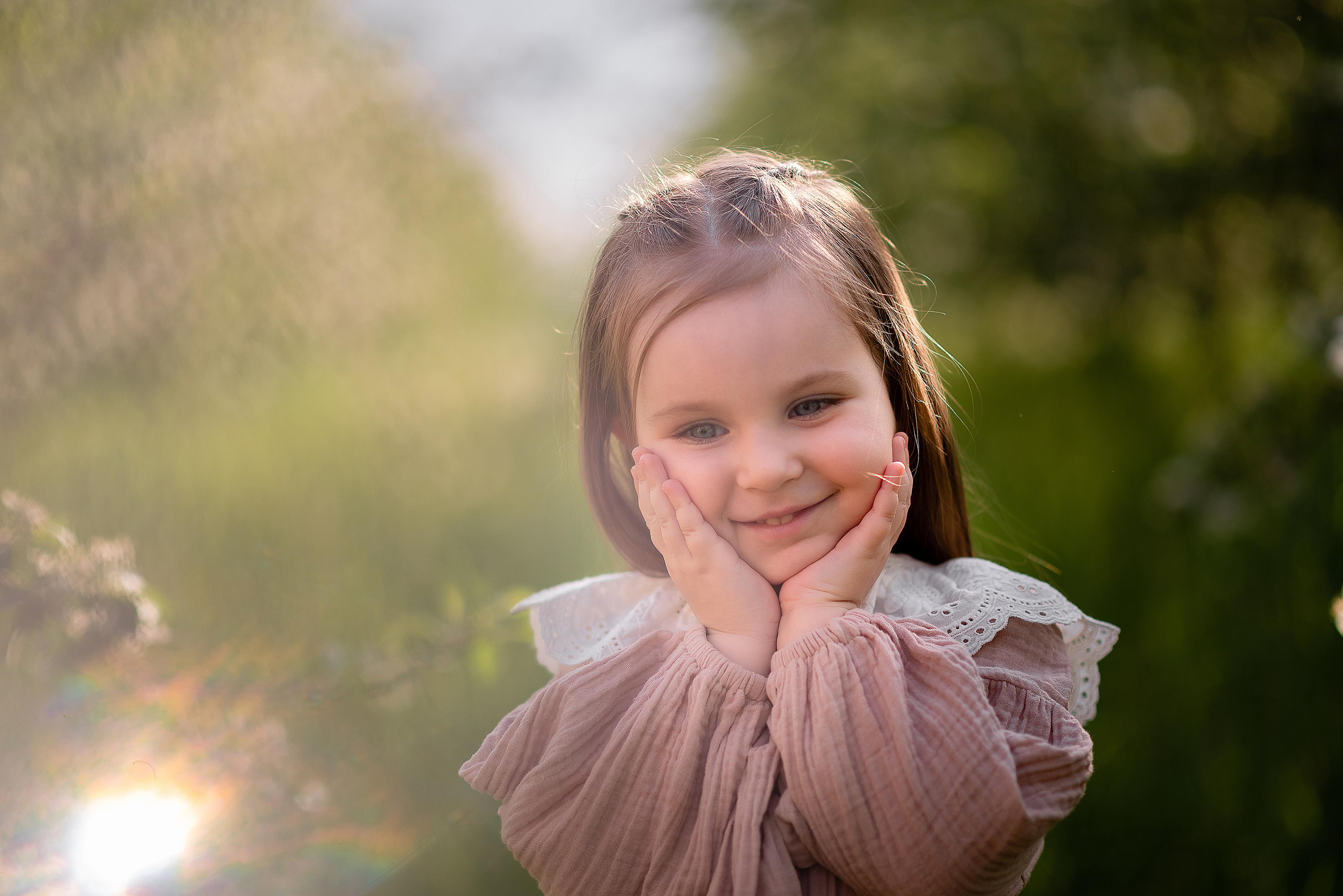 Ариночка в яблоневом саду. Видеосьемка, фотосьемка свадеб, юбилеев, утренников в Краснодарском кр