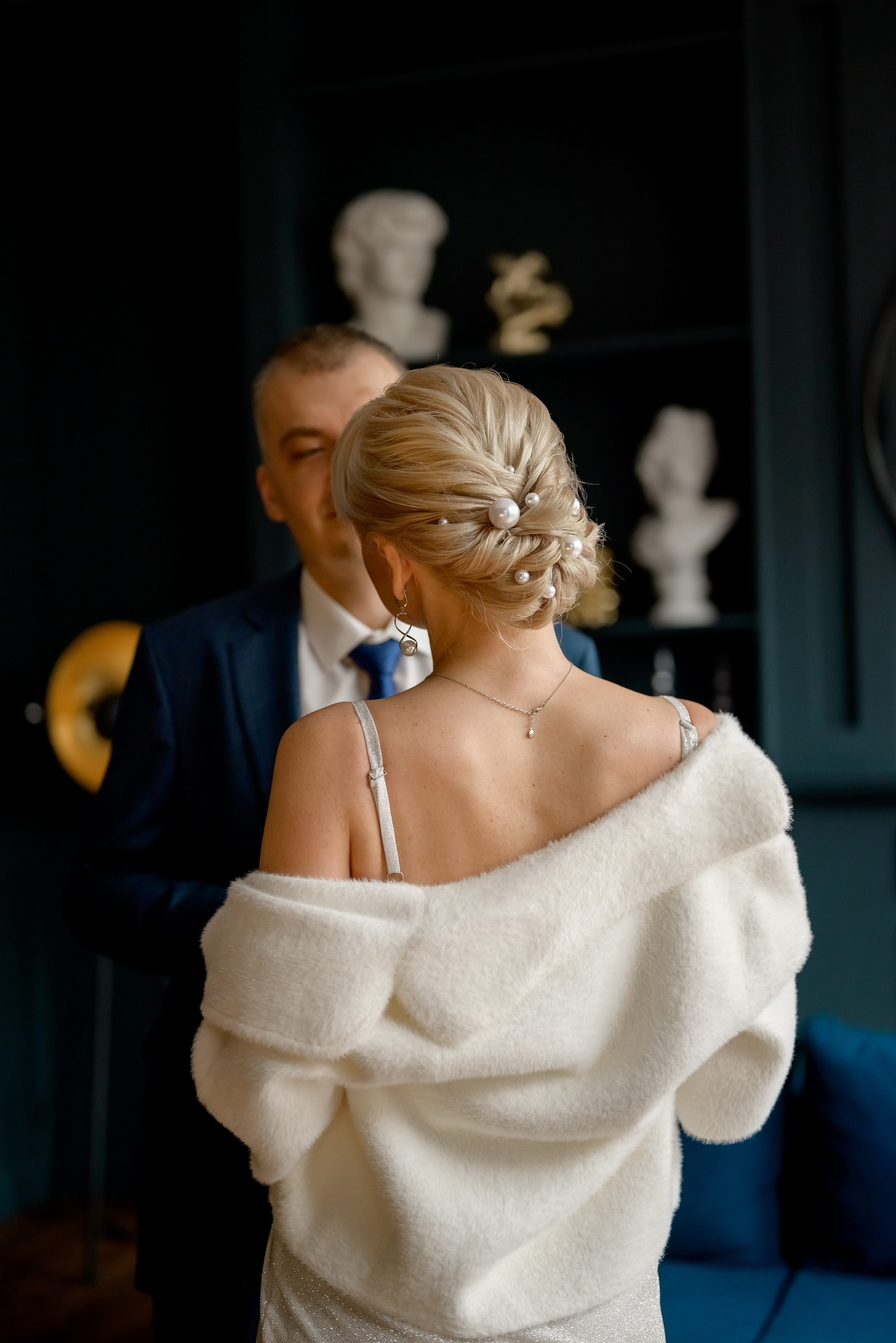 Свадебная фотосессия в синем зале. Юлия Басня семейный и свадебный фотограф в Донецке