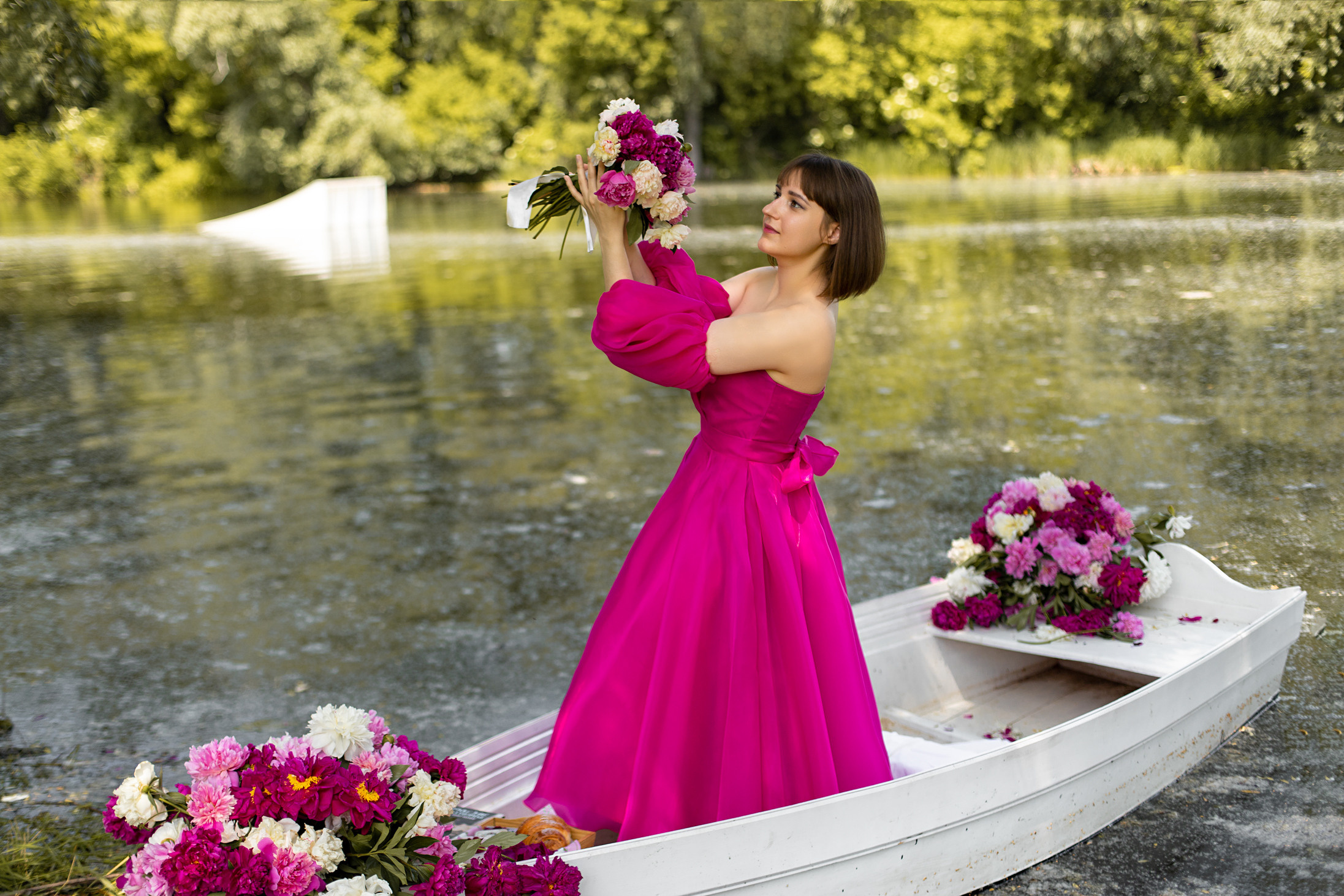 Получасовая съемка в лодке с пионами.