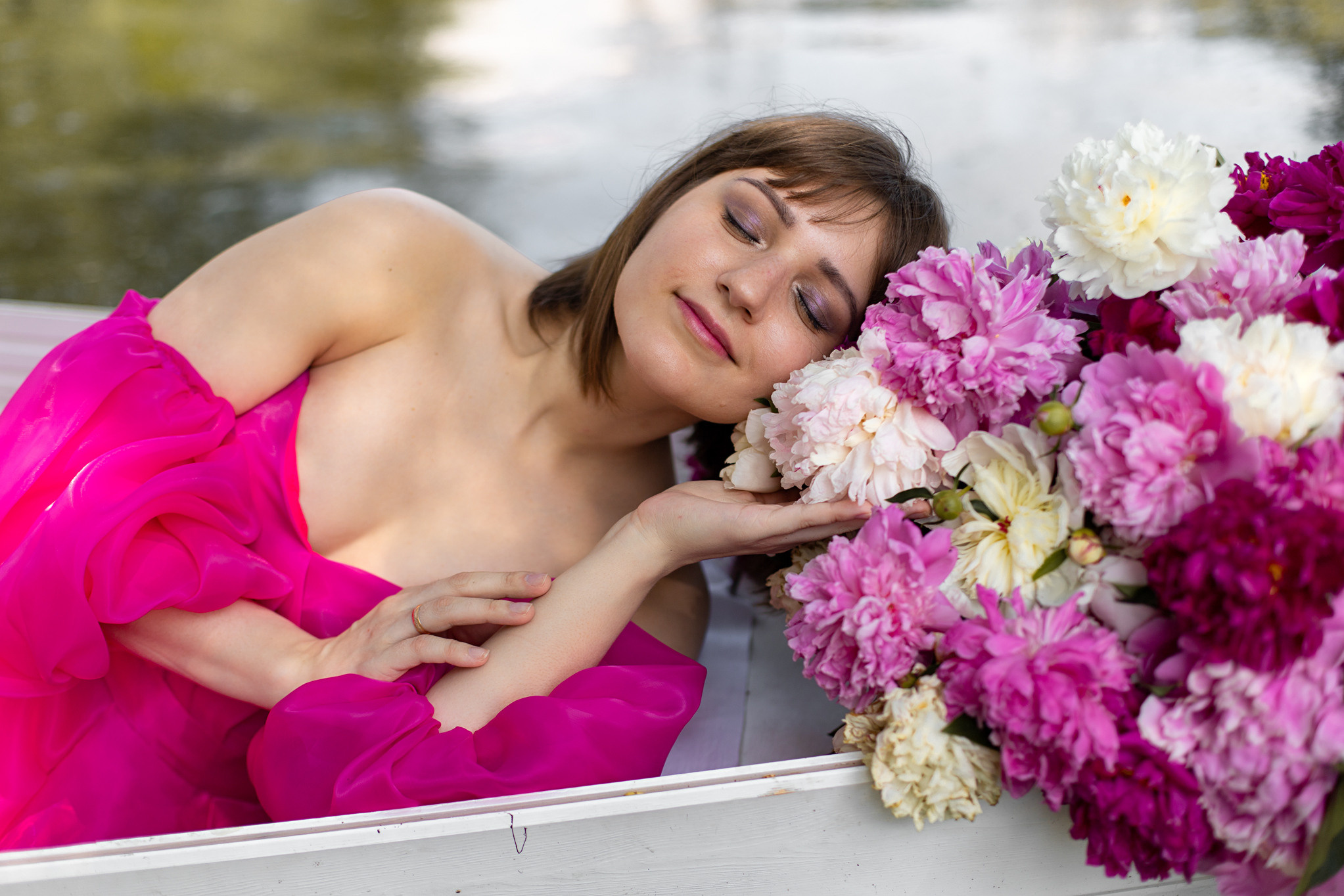 Получасовая съемка в лодке с пионами. Фотограф Белгород