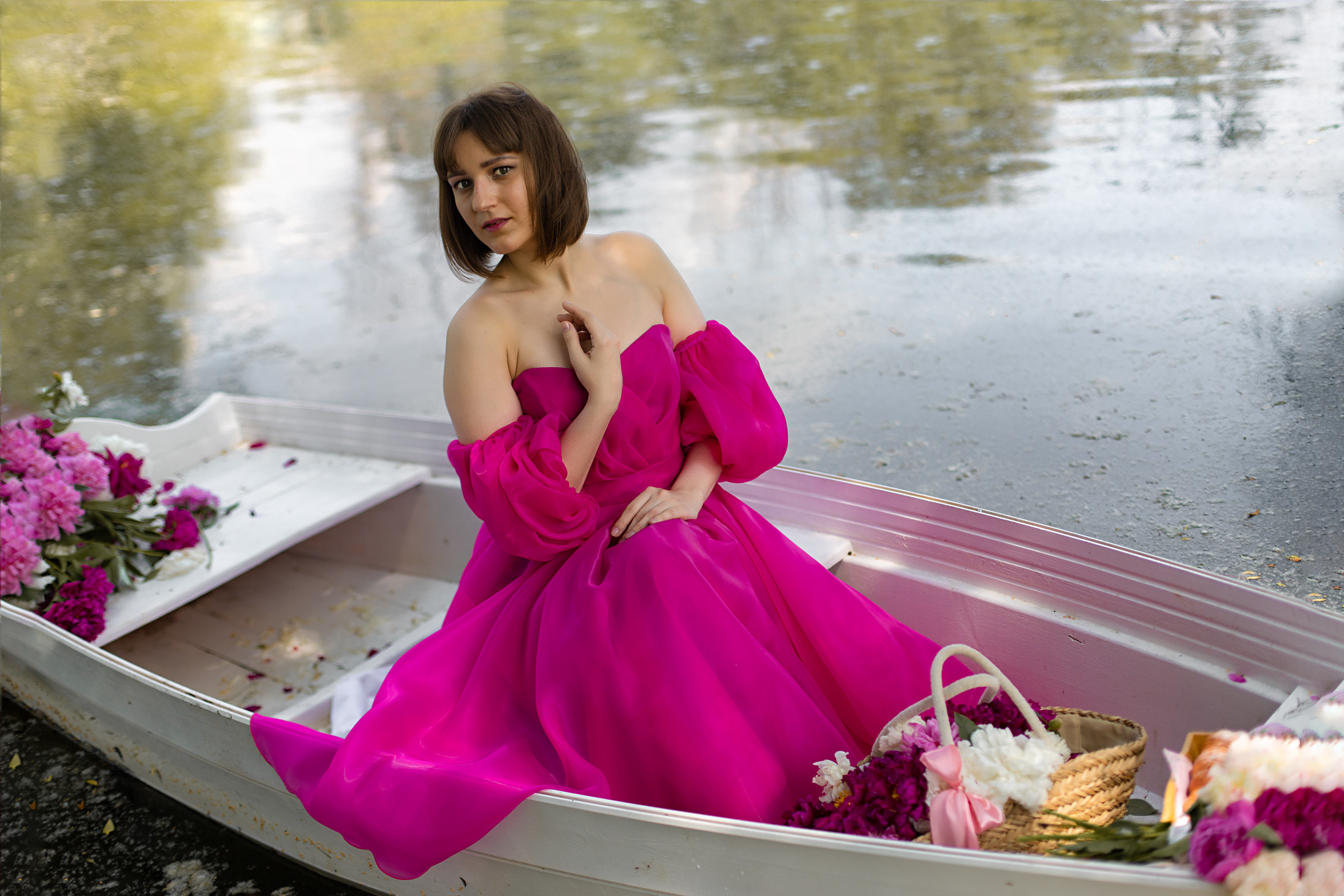 Получасовая съемка в лодке с пионами. Фотограф Белгород