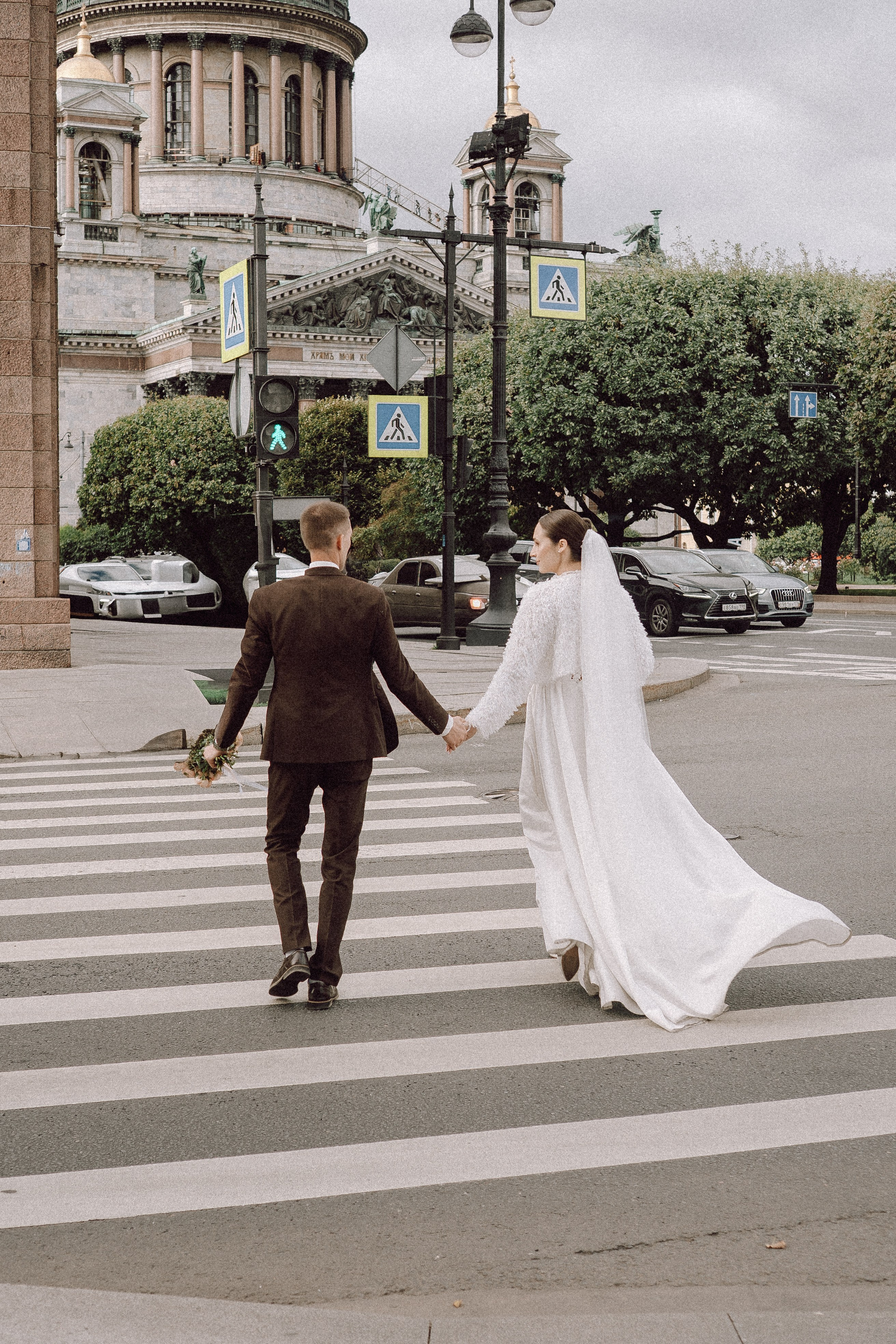 СВАДЕБНАЯ ПРОГУЛКА В САНТК-ПЕТЕРБУРГЕ (ИСАКИЕВСКИЙ СОБОР, ЗИМНЯЯ КАНАВКА, ЭРМИТАЖ И БОЛЬШАЯ МОРСКАЯ УЛИЦА). Профессиональный фотограф, Санкт-Петербург — Виктория Богомолова