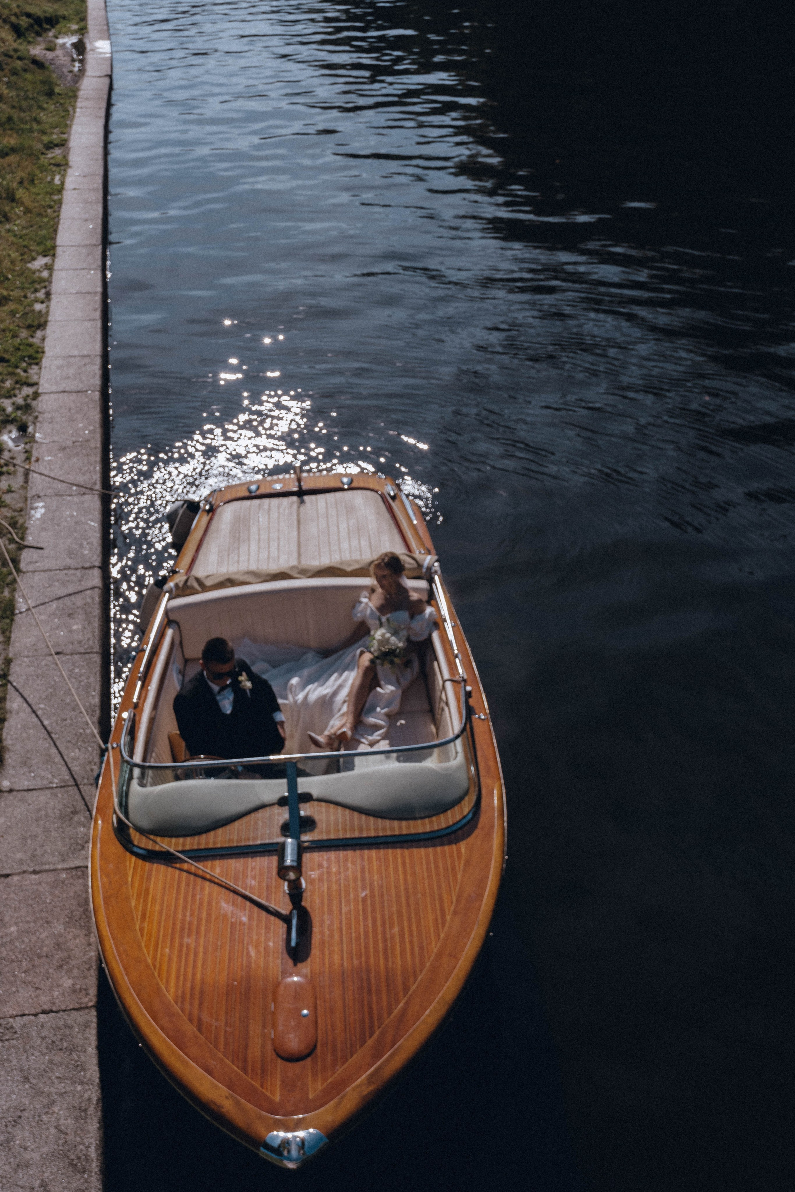 СВАДЕНБНАЯ СЬЕМКА НА КАТЕРЕ ПО КАНАЛАМ САНКТ-ПЕТЕРБУРГА И В АКВАТОРИИ НЕВЫ. Профессиональный фотограф, Санкт-Петербург — Виктория Богомолова