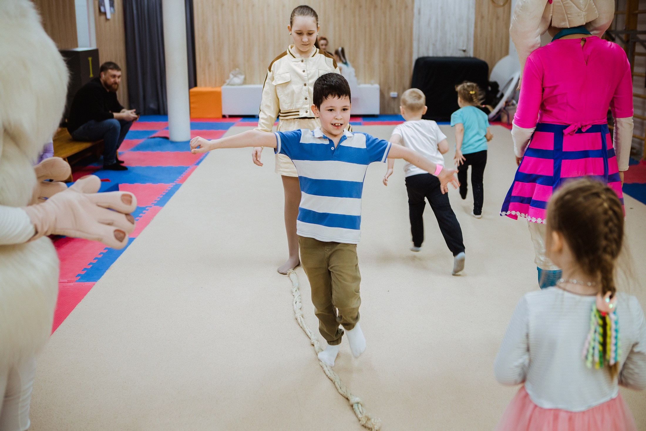 Ника, 5 лет. Батутлет, Волжский. Фотографы в городе Волгограде — Людмила Агеева и Алексей Околелов