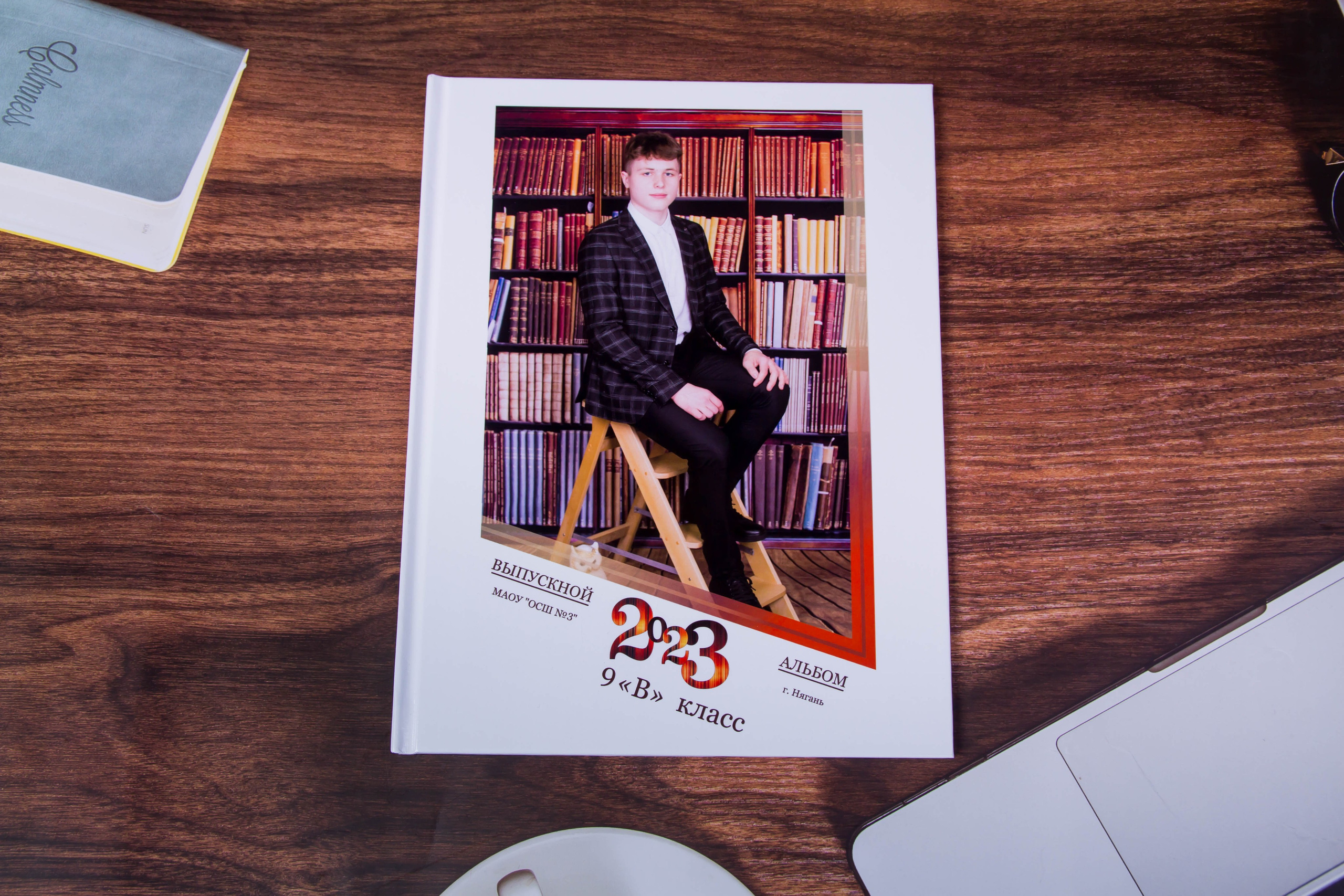 Выпускные альбомы. Выпускные альбомы на заказ Нягань (фотокнигиназаказнягань)