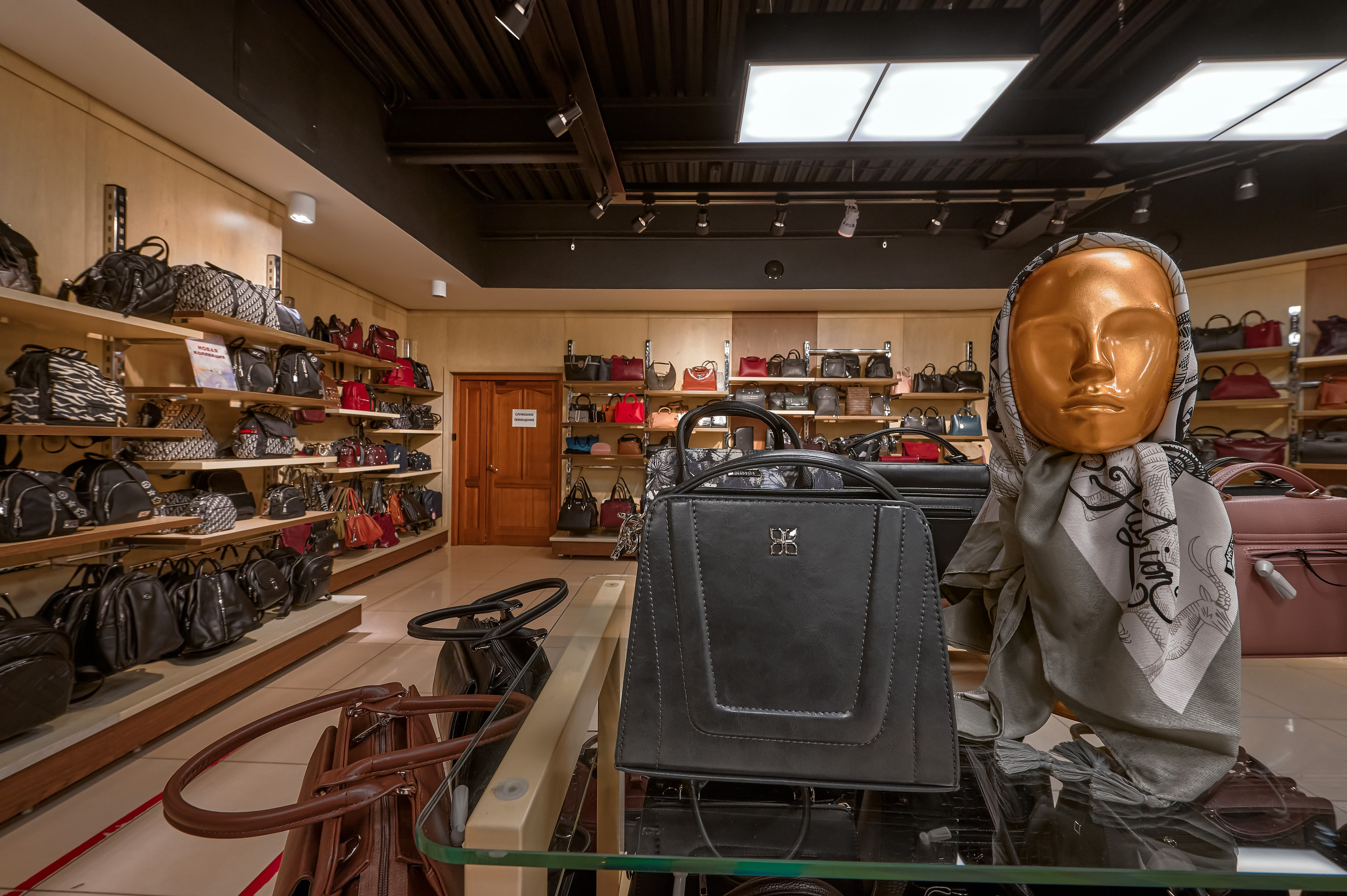 Портфолио по интерьерной и экстерьерной фотосъёмки: Мир сумок — Левый берег. Фотограф Яковлев Роман — Красноярск