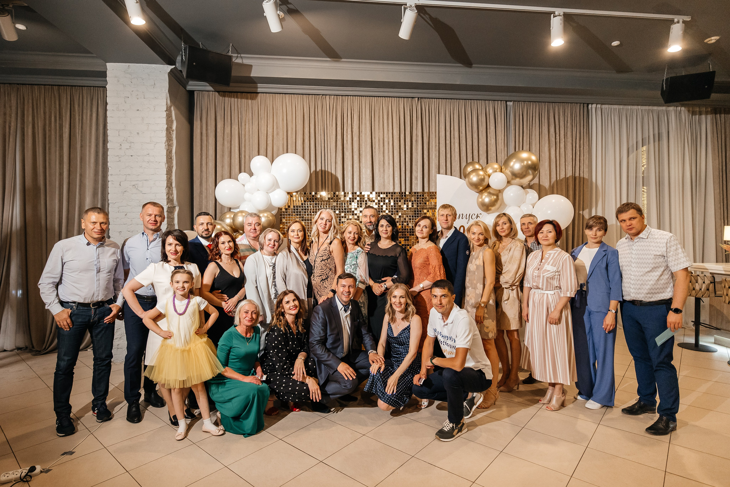 2023-06-23 Выпускной МБОУ СОШ № 10. Фотограф в Красноярске