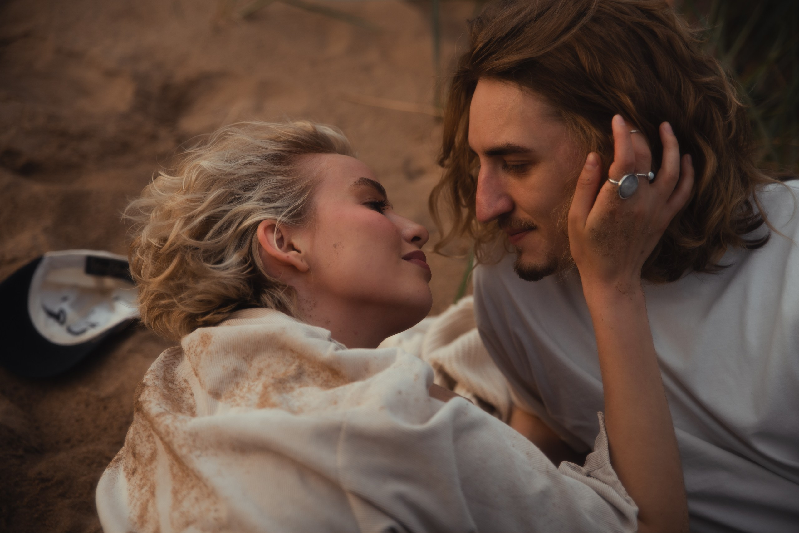 Помещается под рёбрами слева. Свадебный фотограф Питер СПБ Индивидуальные, парные, свадебные съёмки