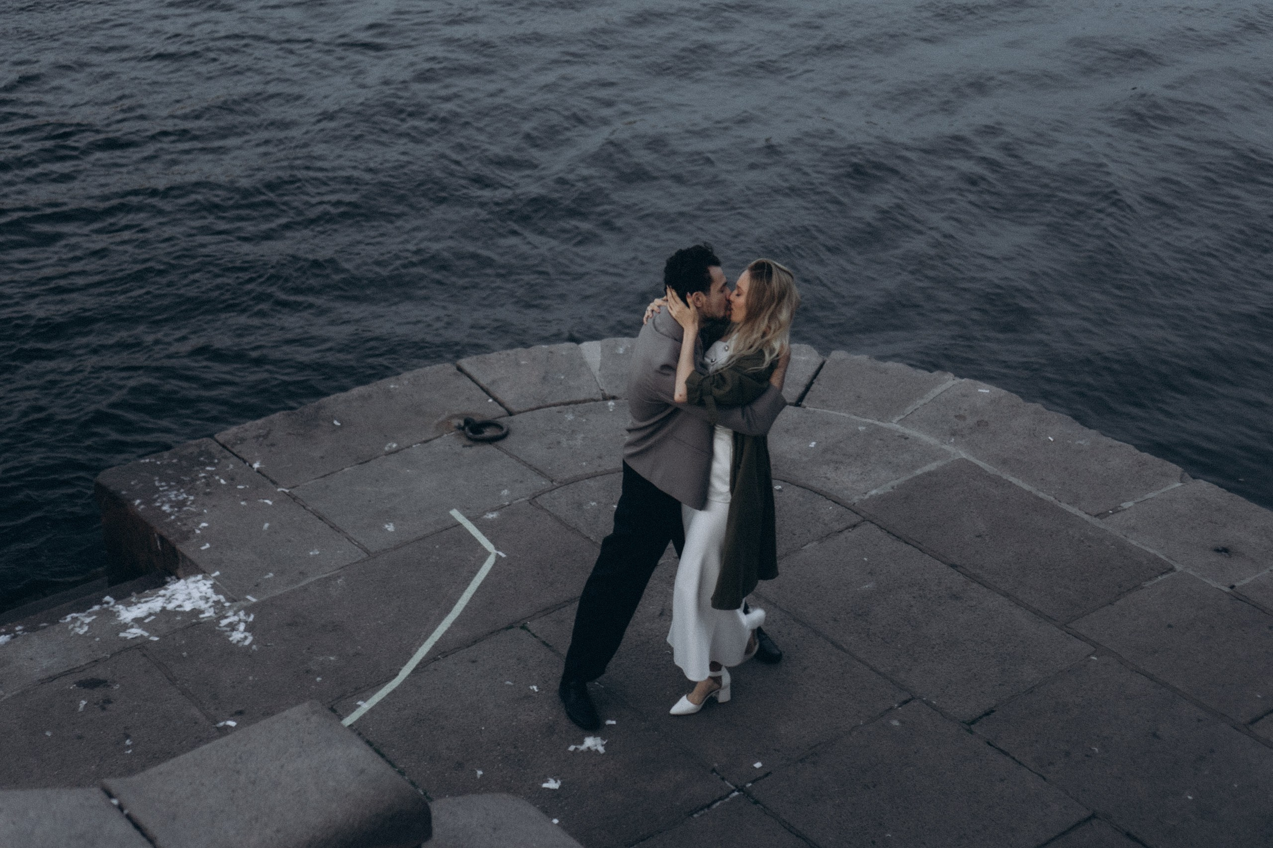 СВАДЕБНАЯ СЬЕМКА ПАРЫ НА РАССВЕТЕ В БЕЛЫЕ НОЧИ И ПРОГУЛКА С РАЗВОДНЫМИ МОСТАМИ И ПИКНИК ВОЗЛЕ ИСАКИЕВСКОГО СОБОРА. Профессиональный фотограф, Санкт-Петербург — Виктория Богомолова