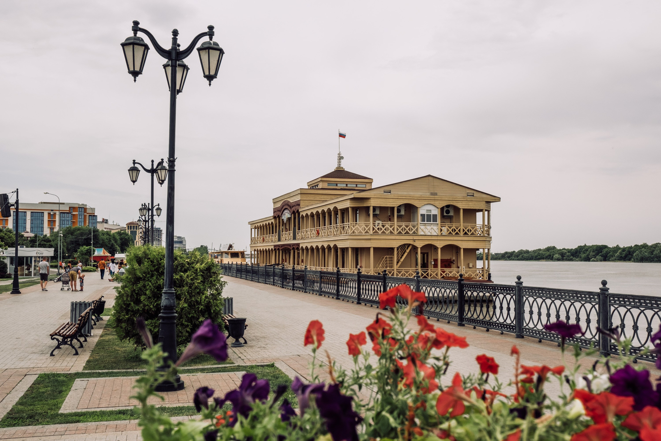 Набережная. Фотограф Анатолий Деникин