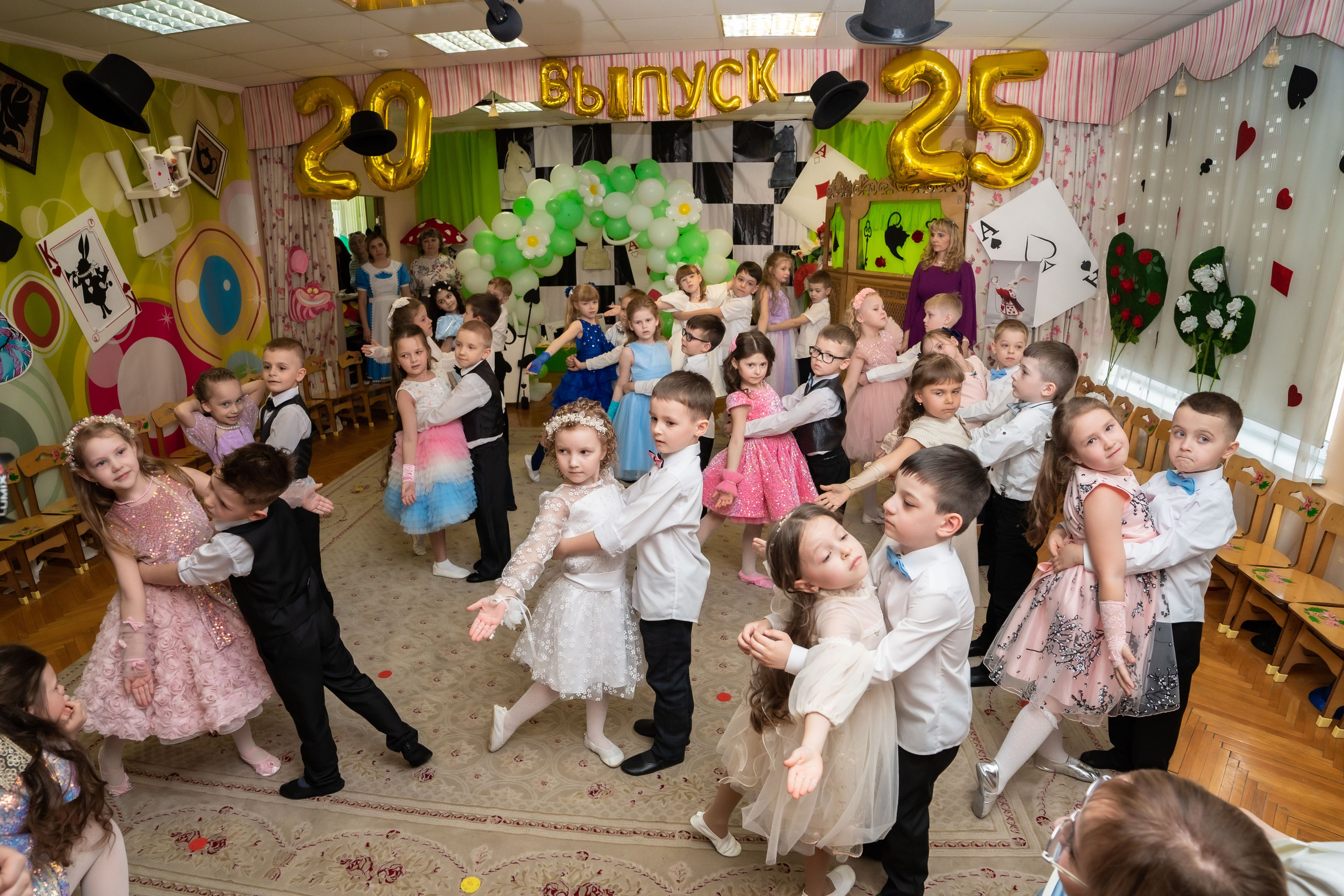 Видеосъемка выпускного утренника в детском саду или школе. Свадебный фотограф видеограф в ЗАГС и на свадьбу целый день Москва и МО