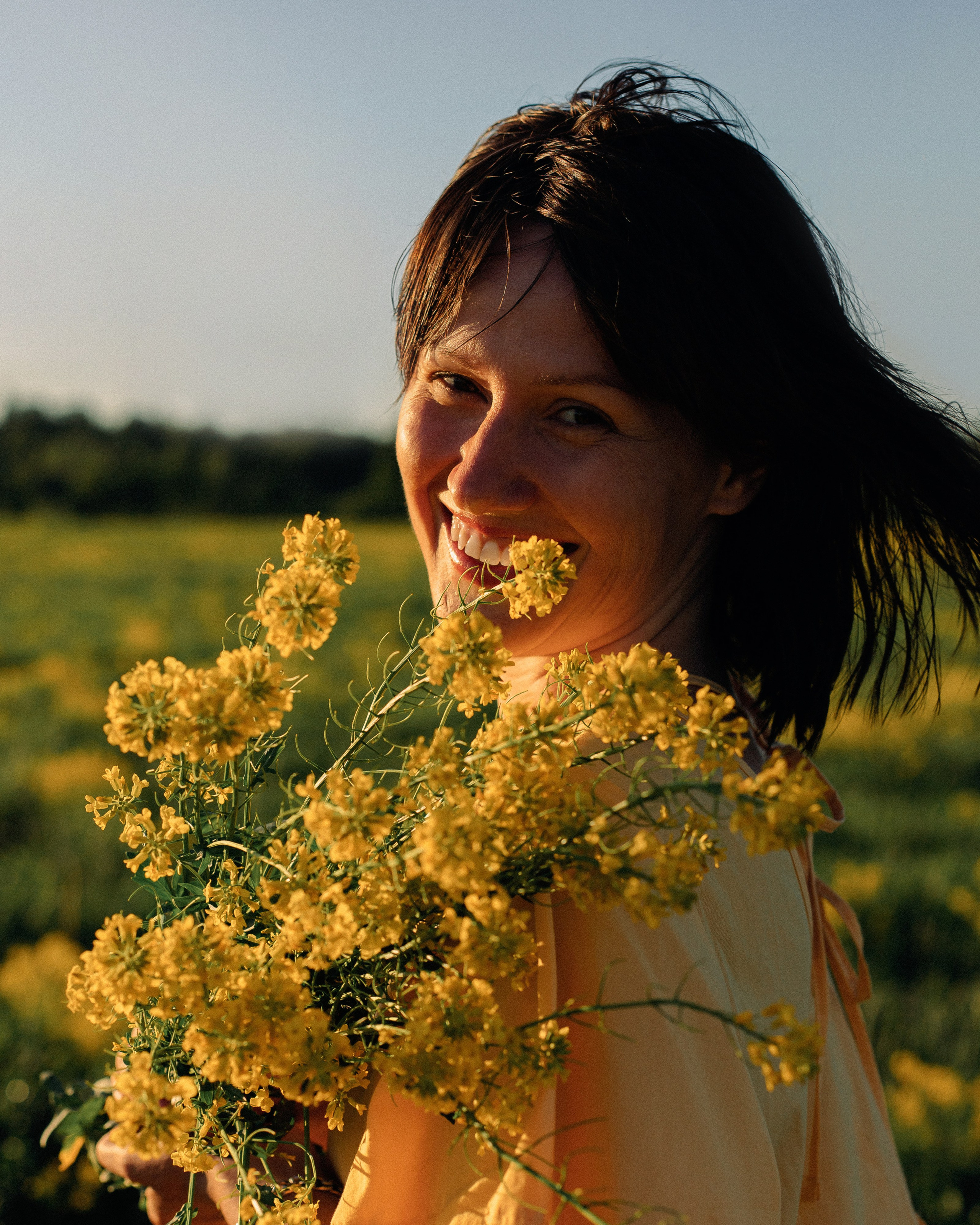 Оля в поле. Портретный фотограф в Санкт-Петербурге Катя Протасевич
