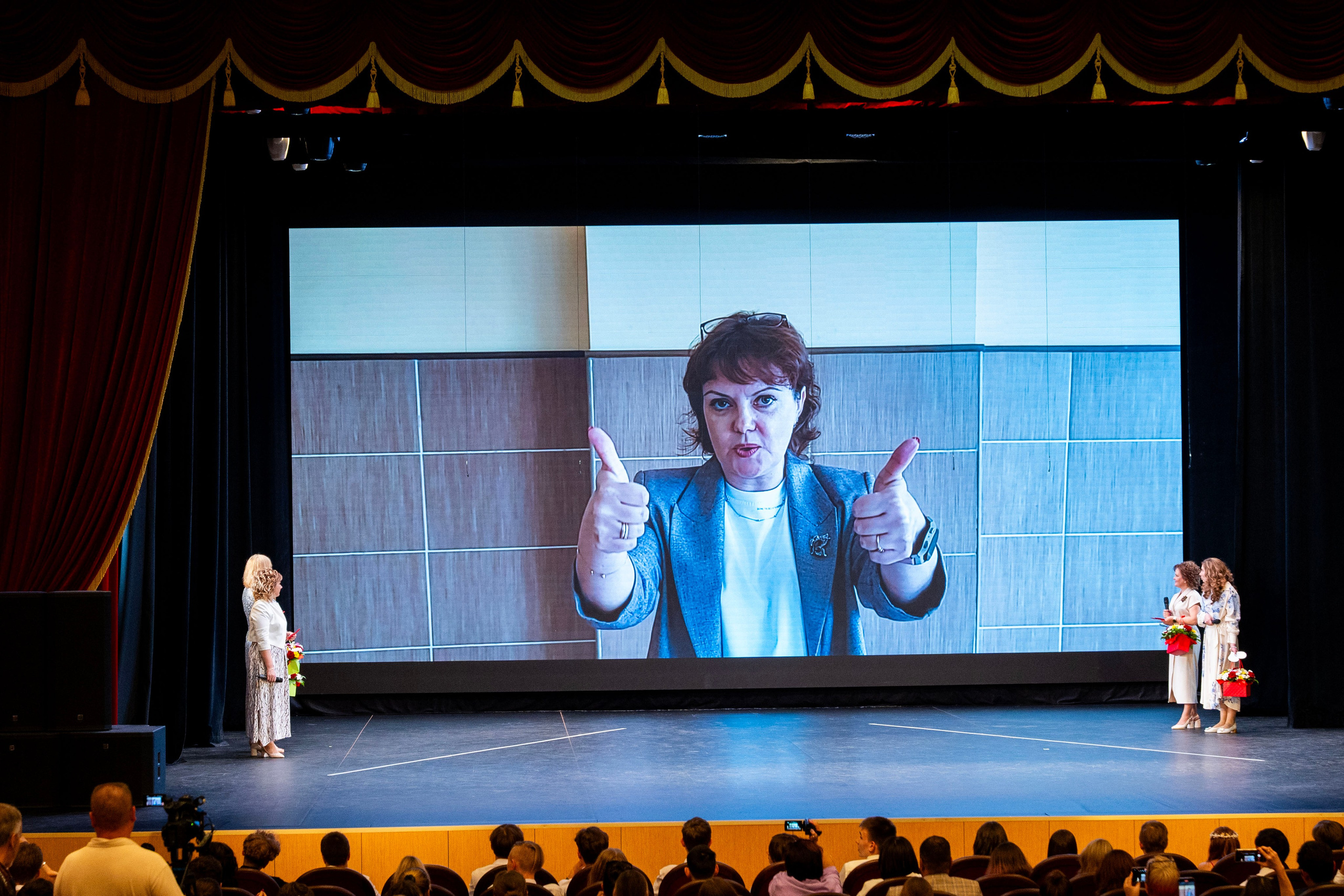 Выдача аттестатов 9 классы. Фотограф Юлия Попова