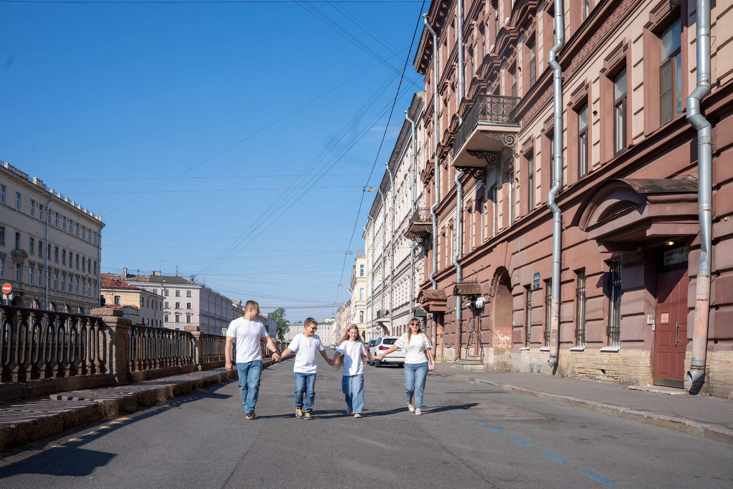Фотопрогулка для семьи по достопримечательностям Питера. Студийный и портретный фотограф в САНКТ-ПЕТЕРБУРГЕИрина Махаон