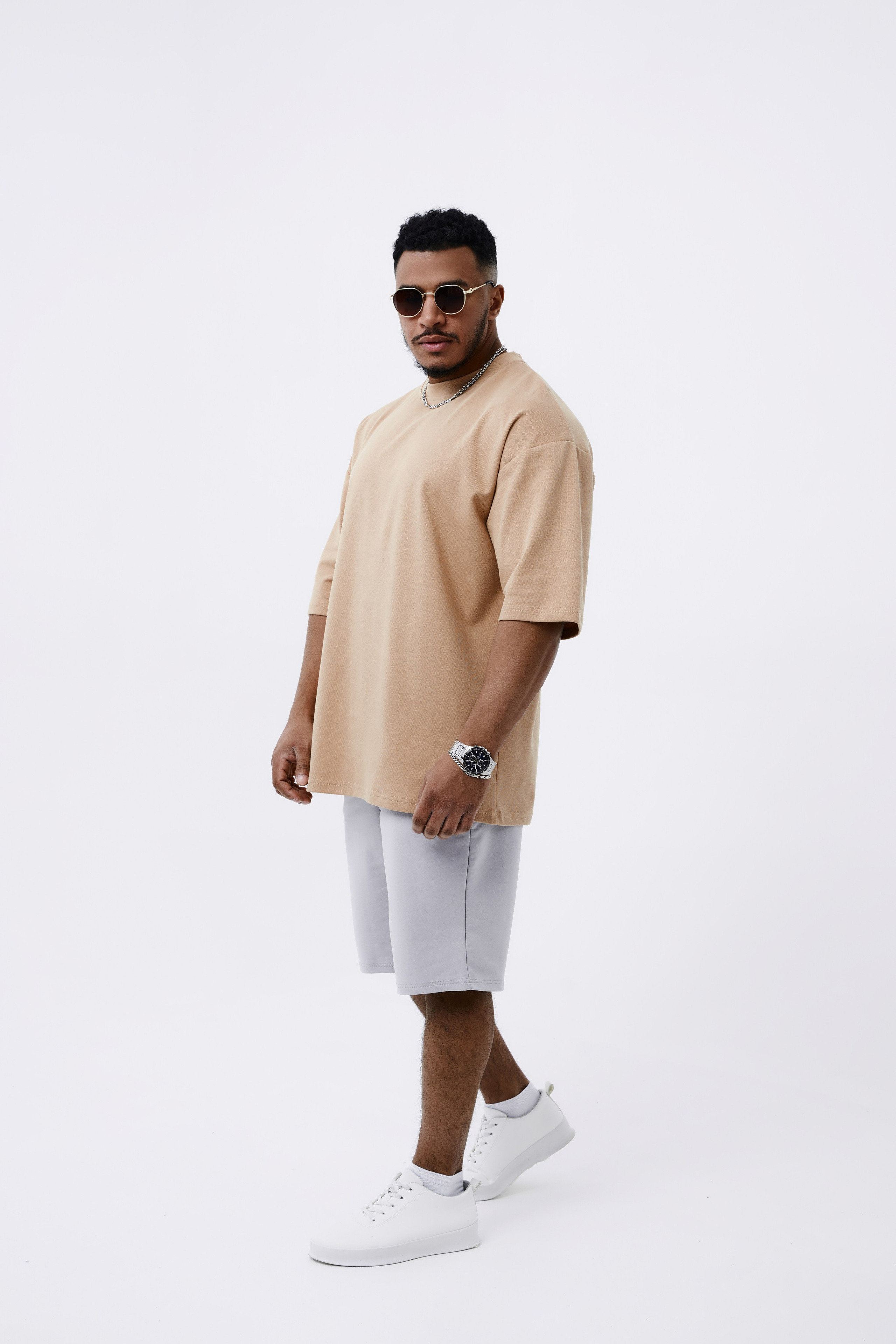 Футболки мужские. Фотограф для маркетплейсов в Москве