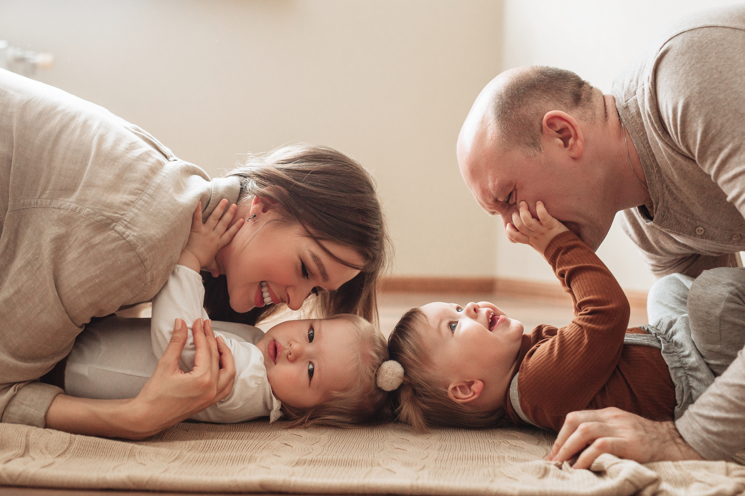 Домашняя фотосессия. Двойняшки Новосибирск. Семейный фотограф, фотосессия беременности в Новосибирске Кристина Киб