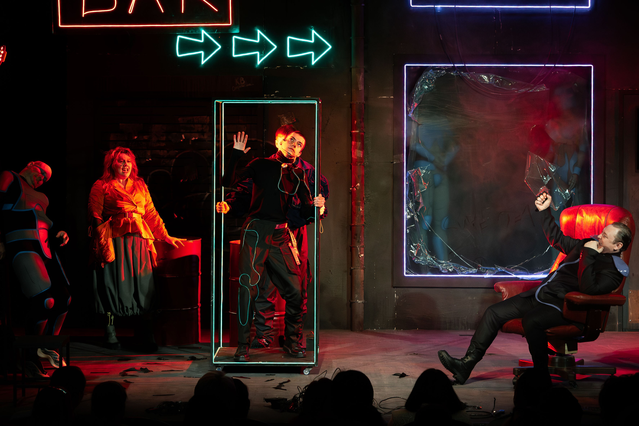 Театр Юного Зрителя «Буратино 2087». Кадр Плюс — Фотография с характером «Визуальный продюсер и фотограф Марк Файзулин»