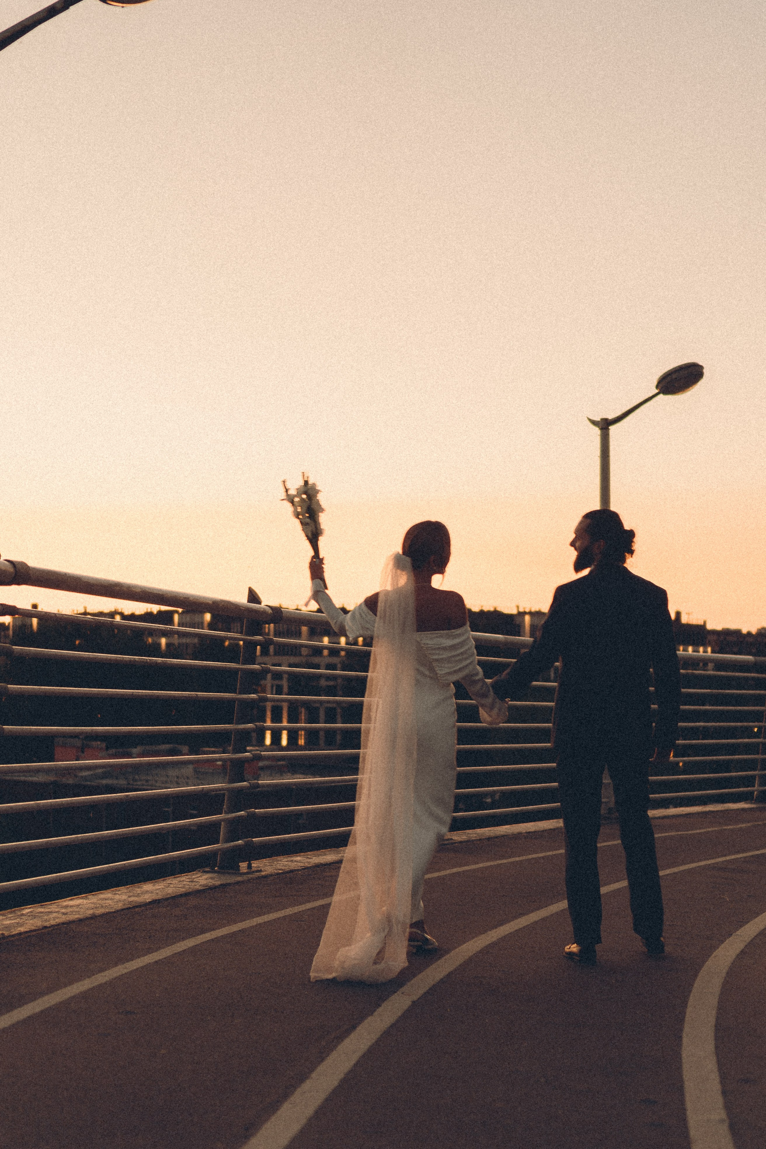 СВАДЕБНАЯ СЬЕМКА ВОЗЛЕ МСОТА БЕТАНКУРА НА КАБРИОЛЕТЕ. Профессиональный фотограф, Санкт-Петербург — Виктория Богомолова